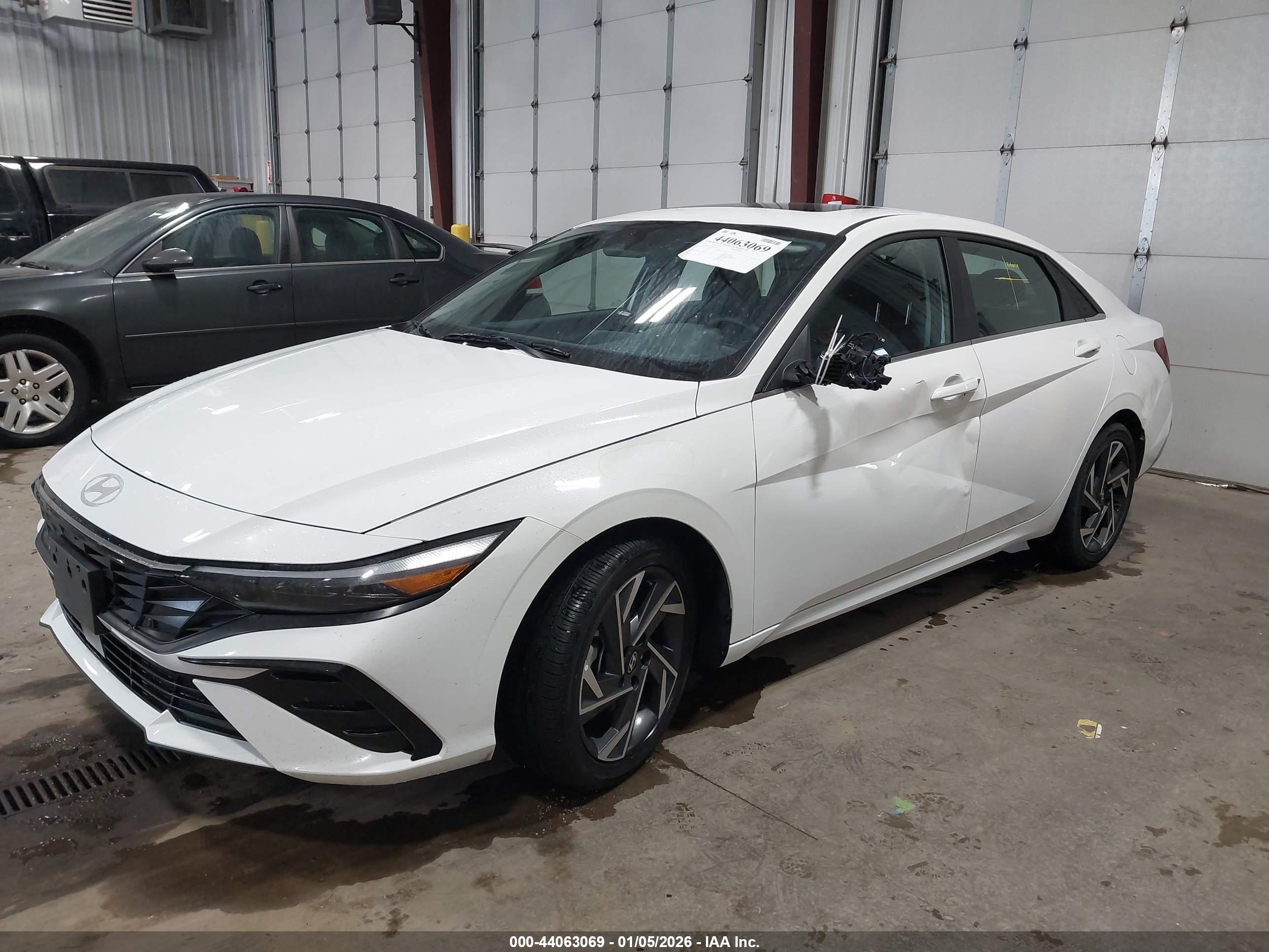 HYUNDAI ELANTRA image 2