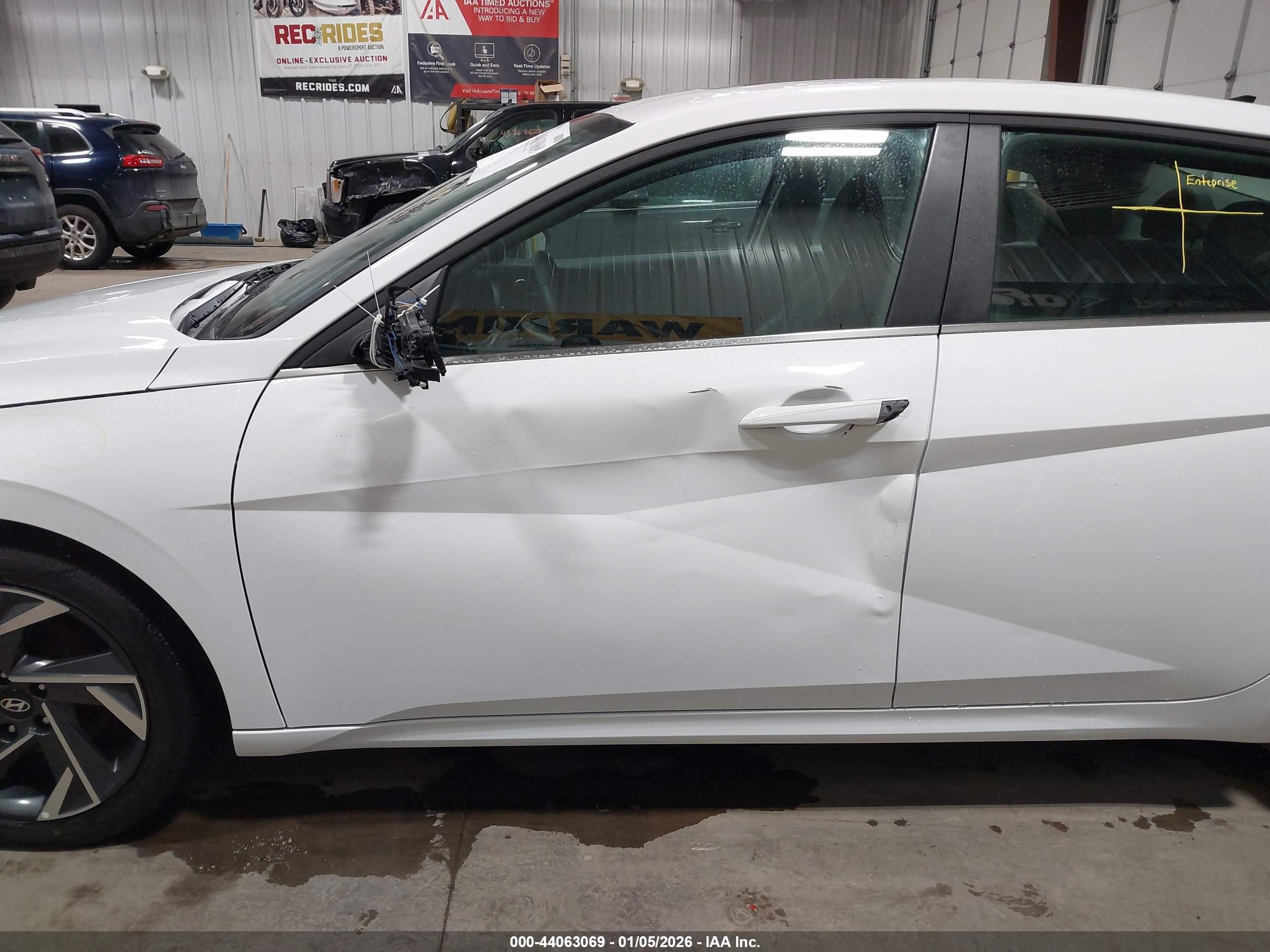 HYUNDAI ELANTRA image 6