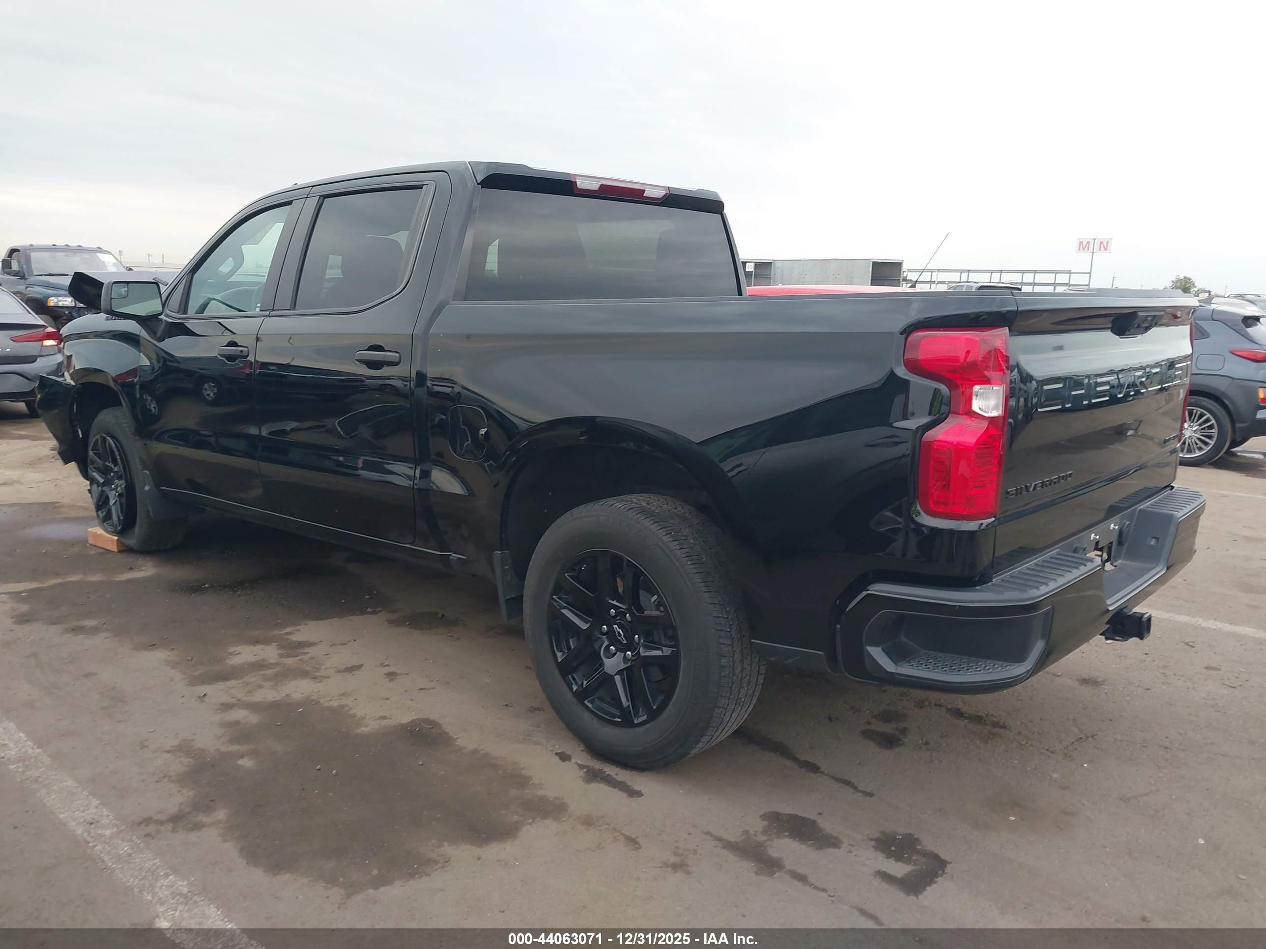 CHEVROLET SILVERADO image 3
