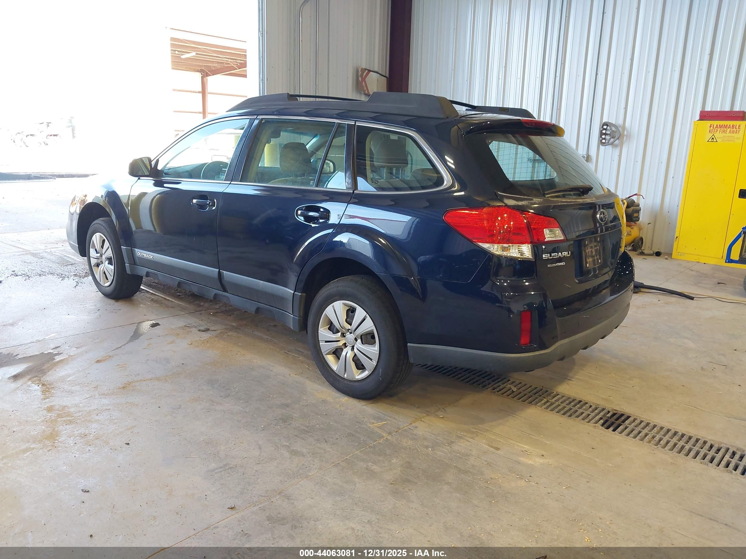 SUBARU OUTBACK image 3