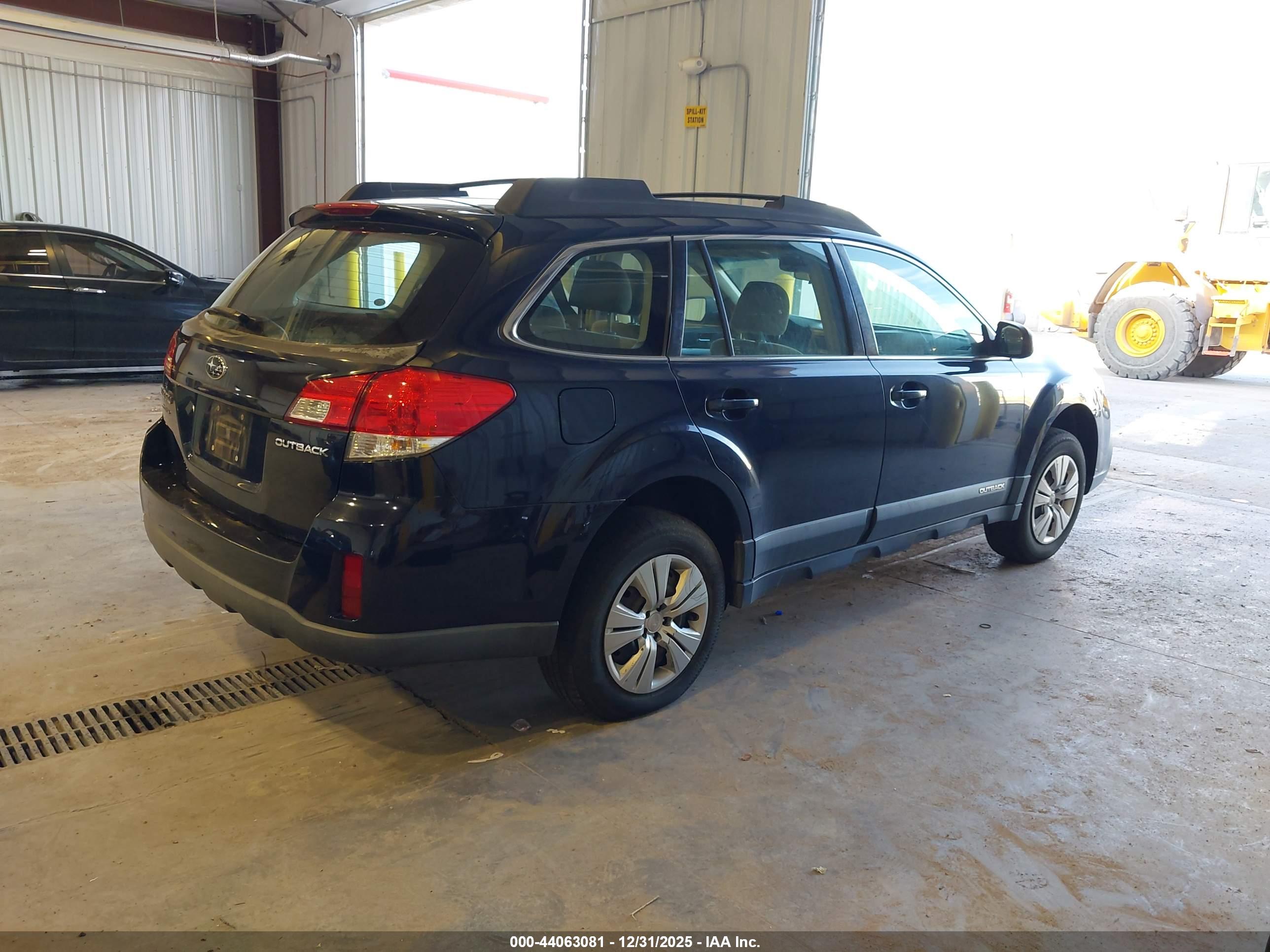 SUBARU OUTBACK image 4