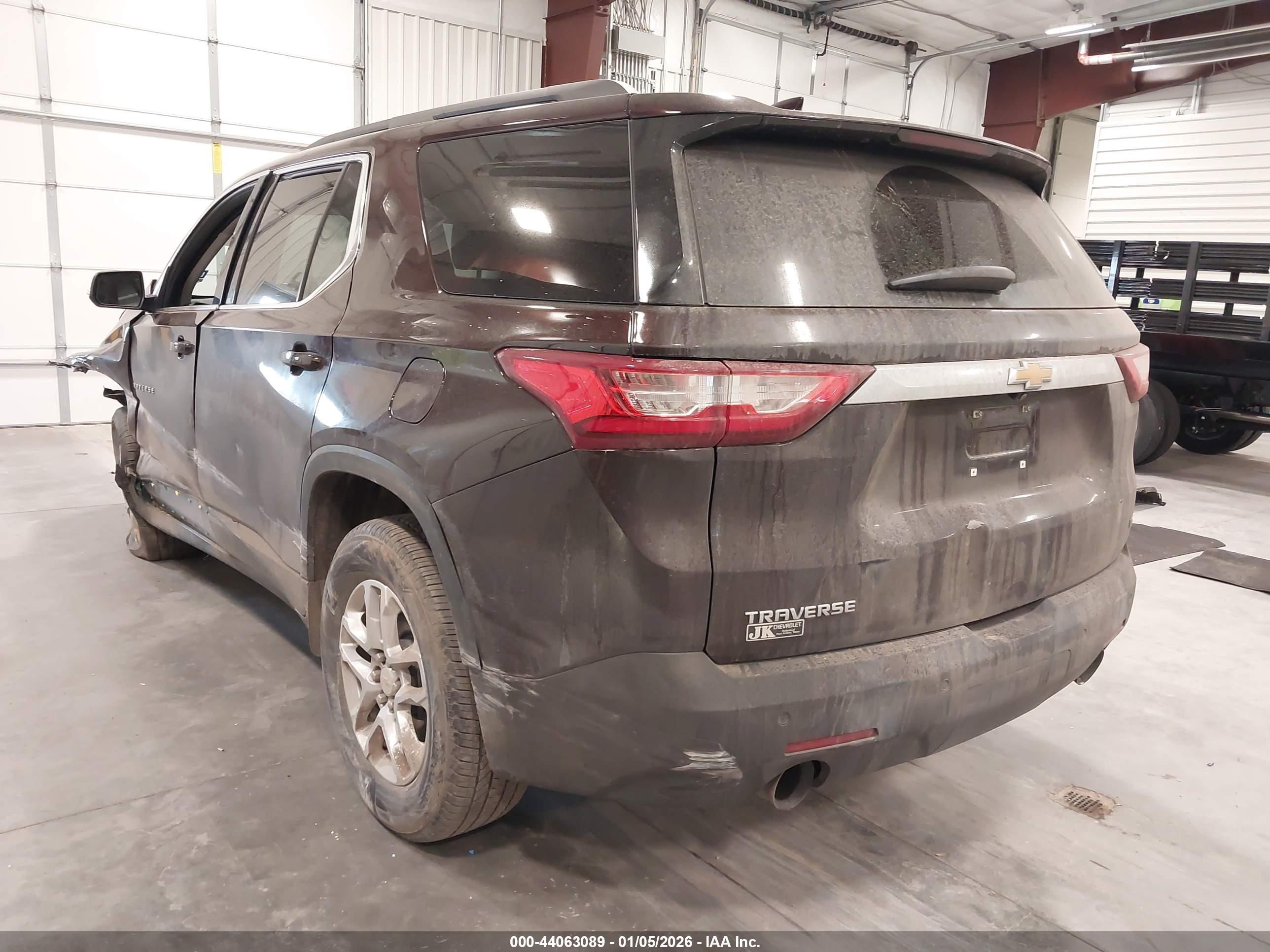 CHEVROLET TRAVERSE image 3