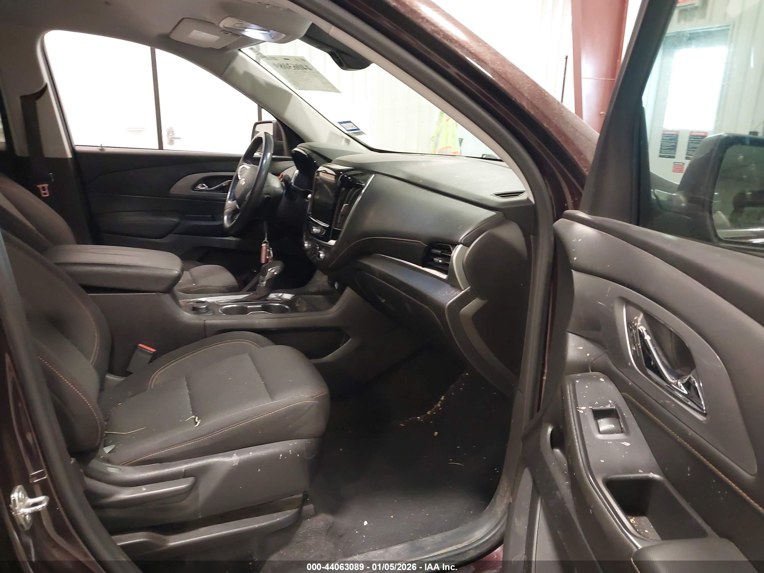 CHEVROLET TRAVERSE image 5