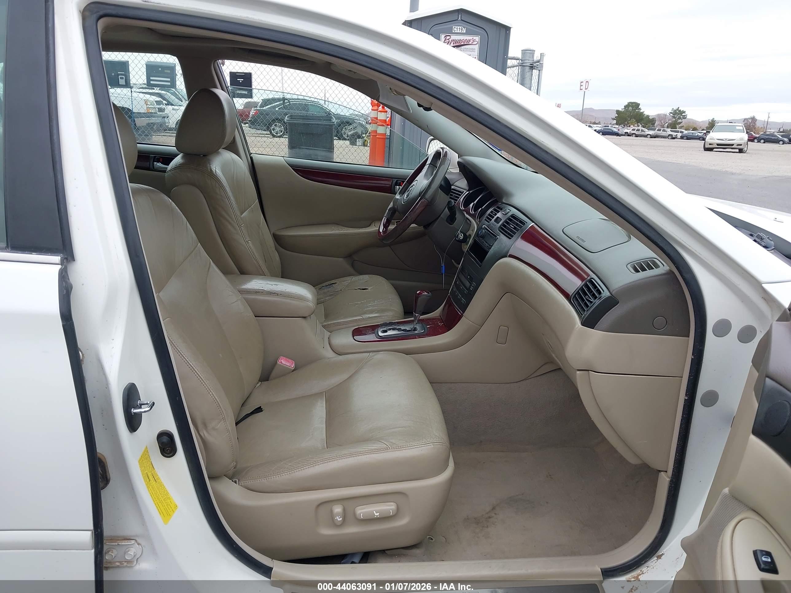 LEXUS ES image 5