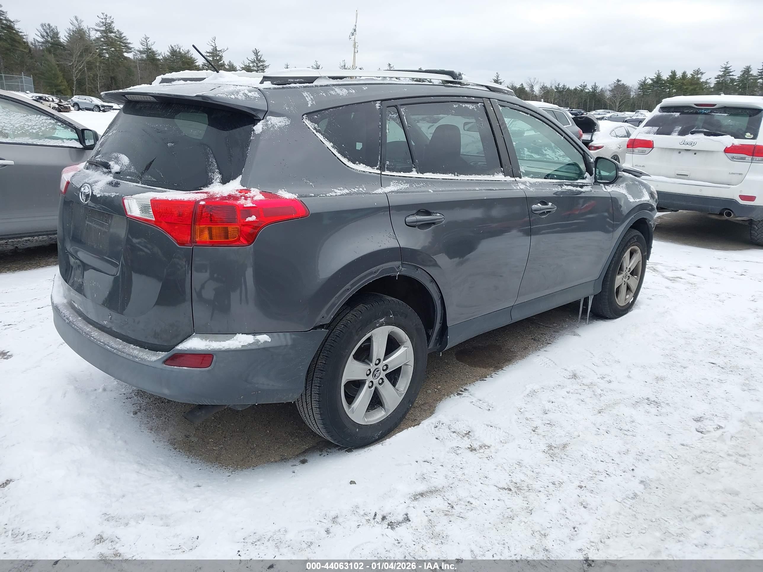 TOYOTA RAV4 image 4