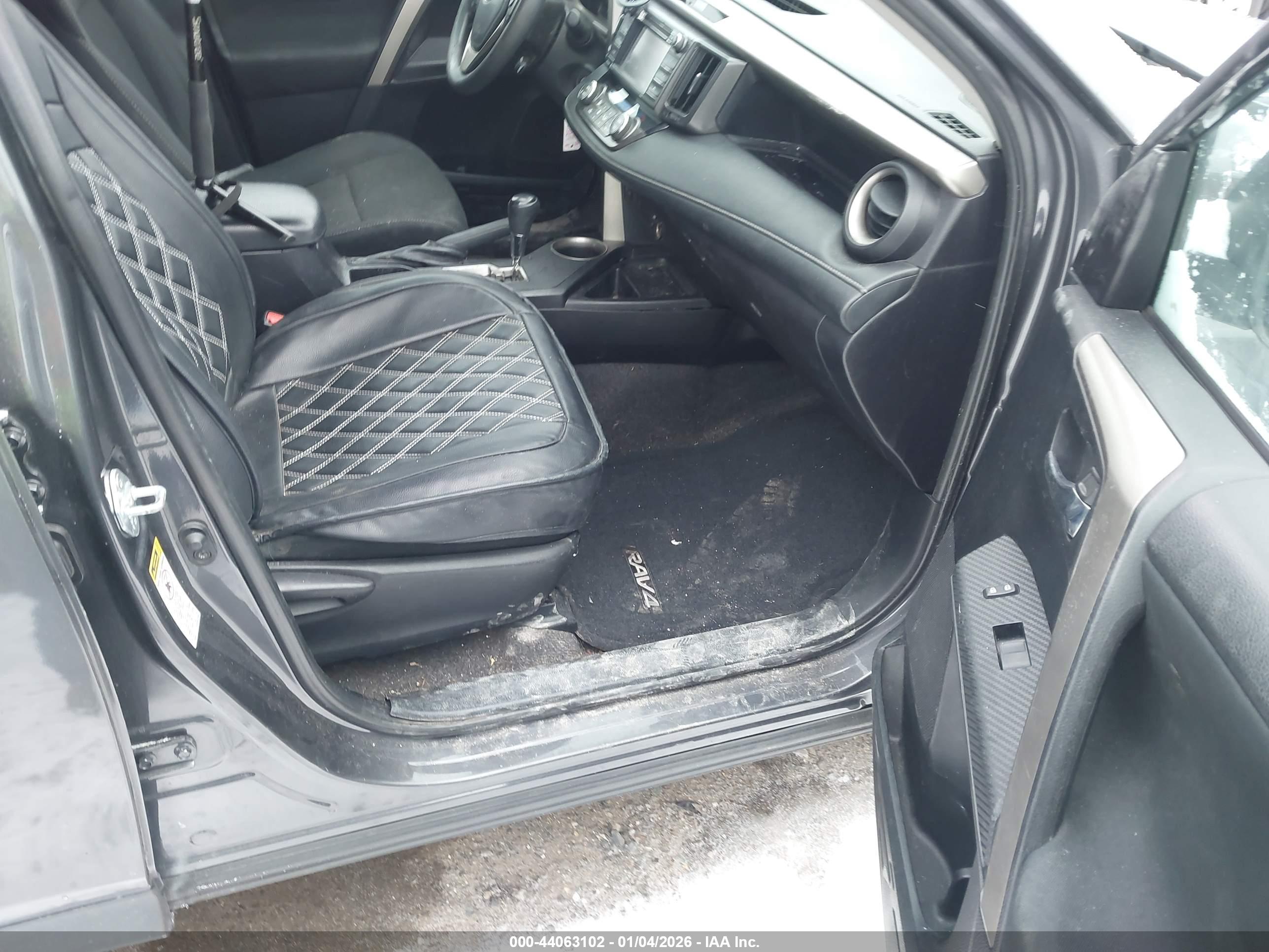 TOYOTA RAV4 image 5