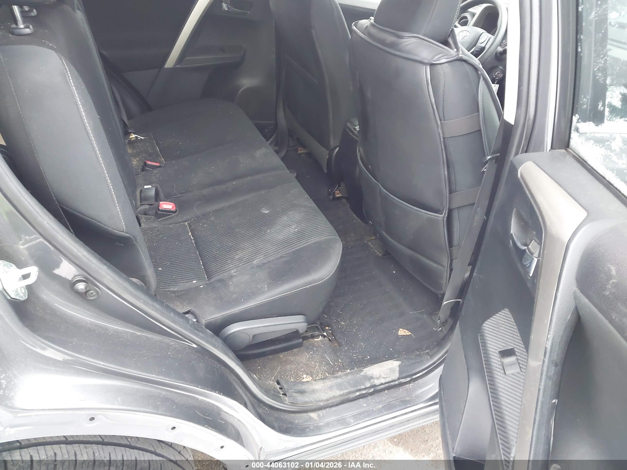TOYOTA RAV4 image 8