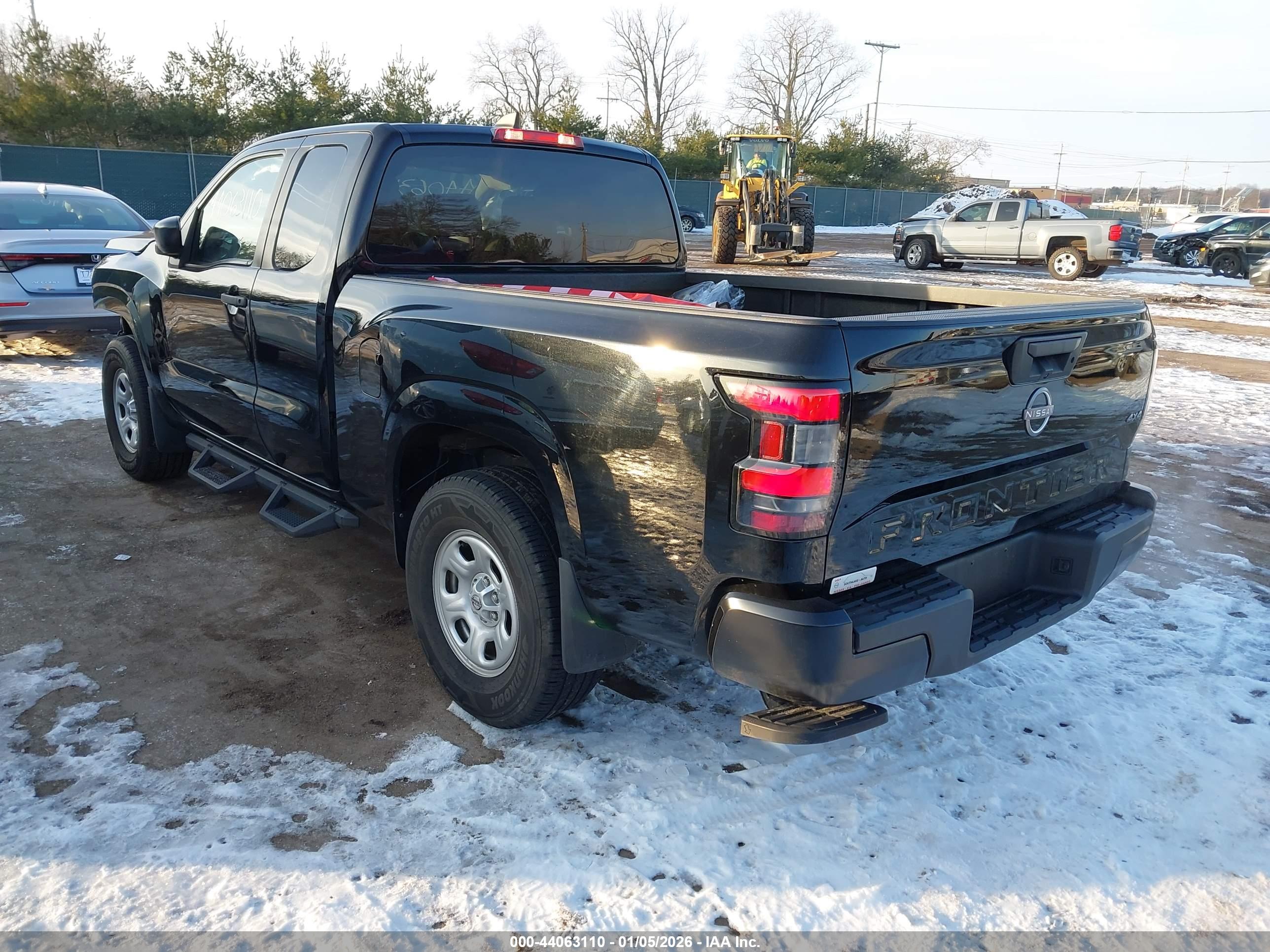 NISSAN FRONTIER image 3