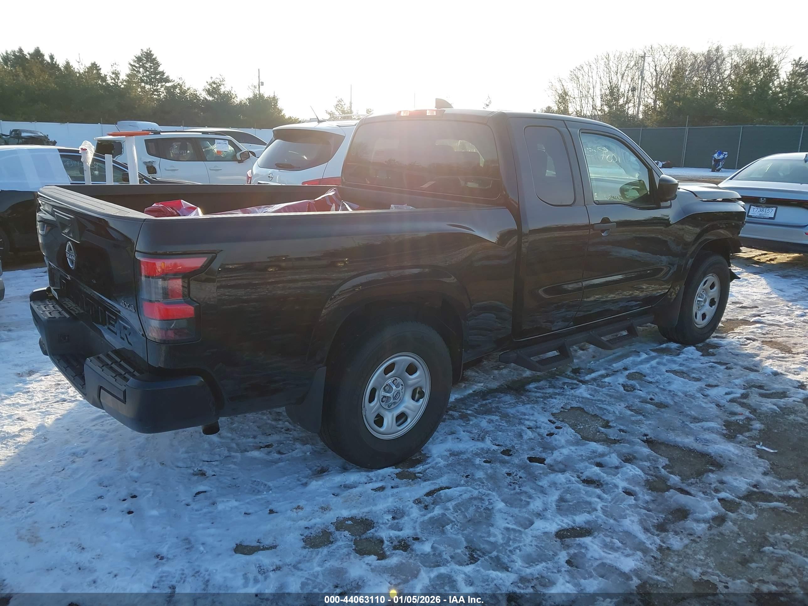 NISSAN FRONTIER image 4