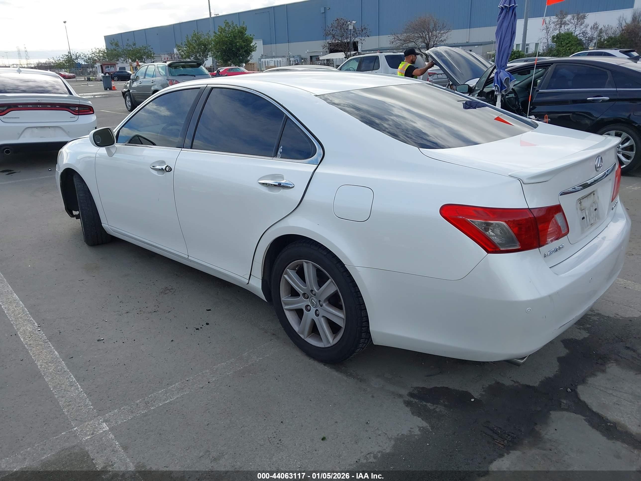 LEXUS ES image 3