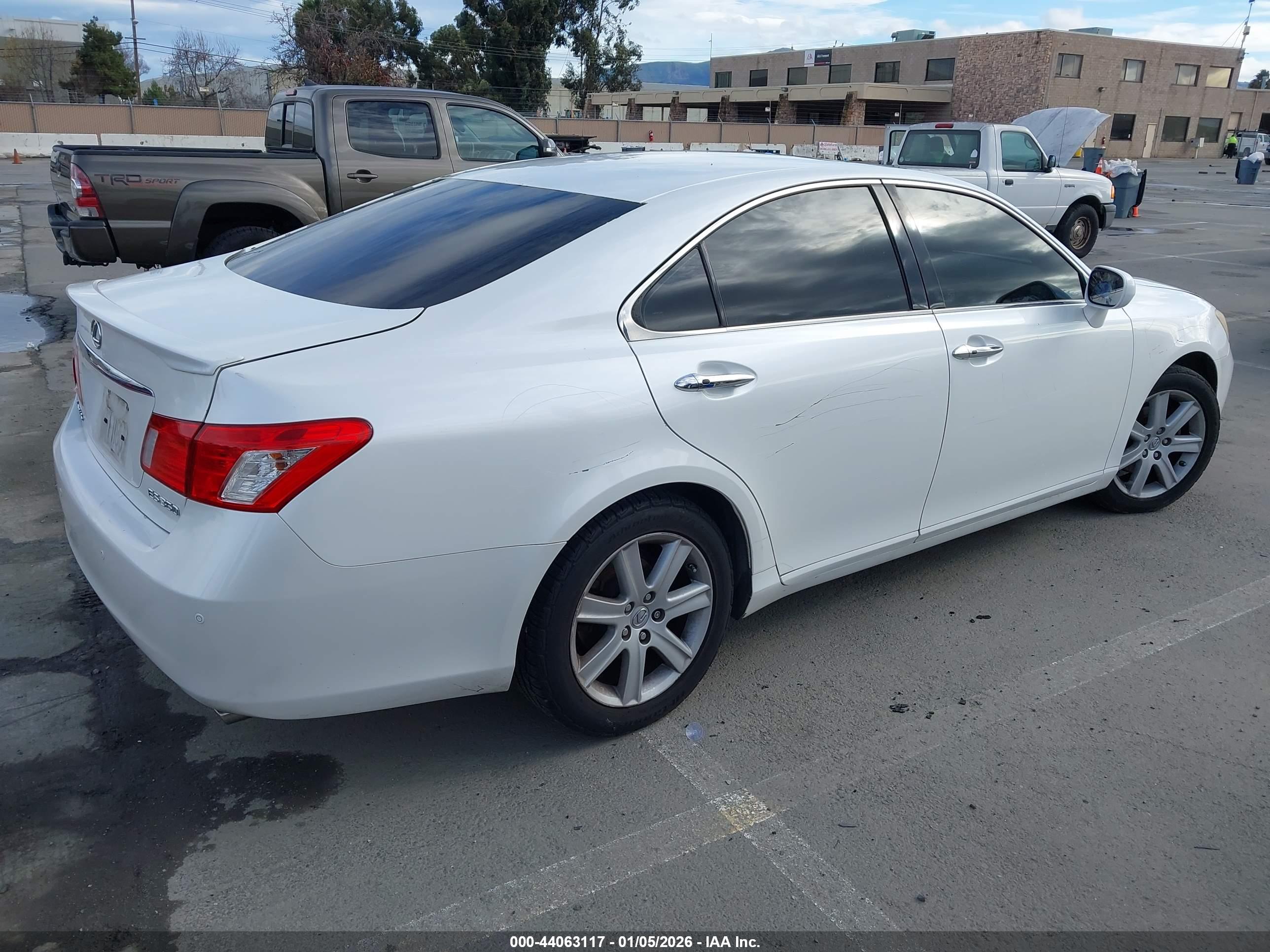 LEXUS ES image 4