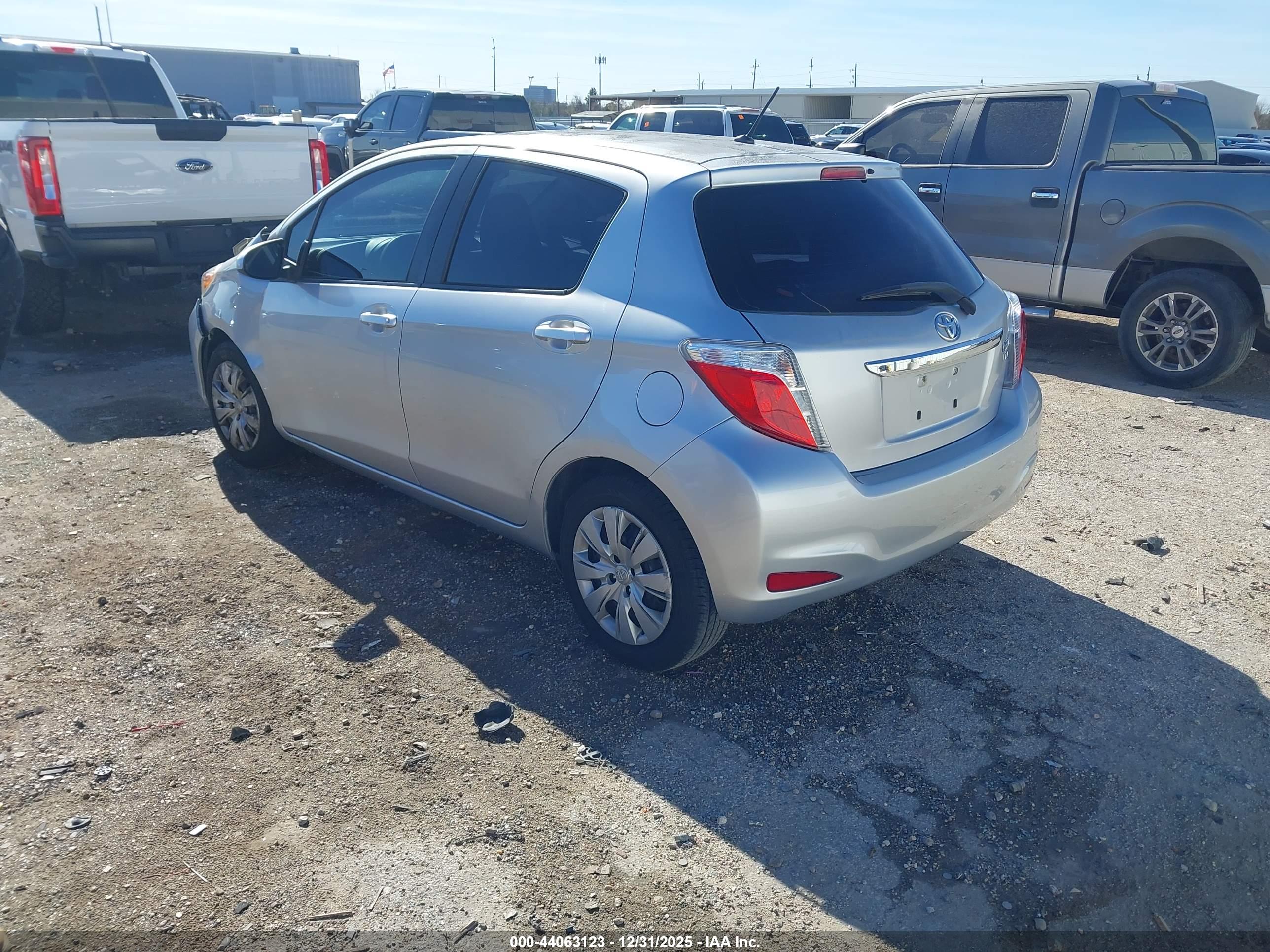 TOYOTA YARIS image 3