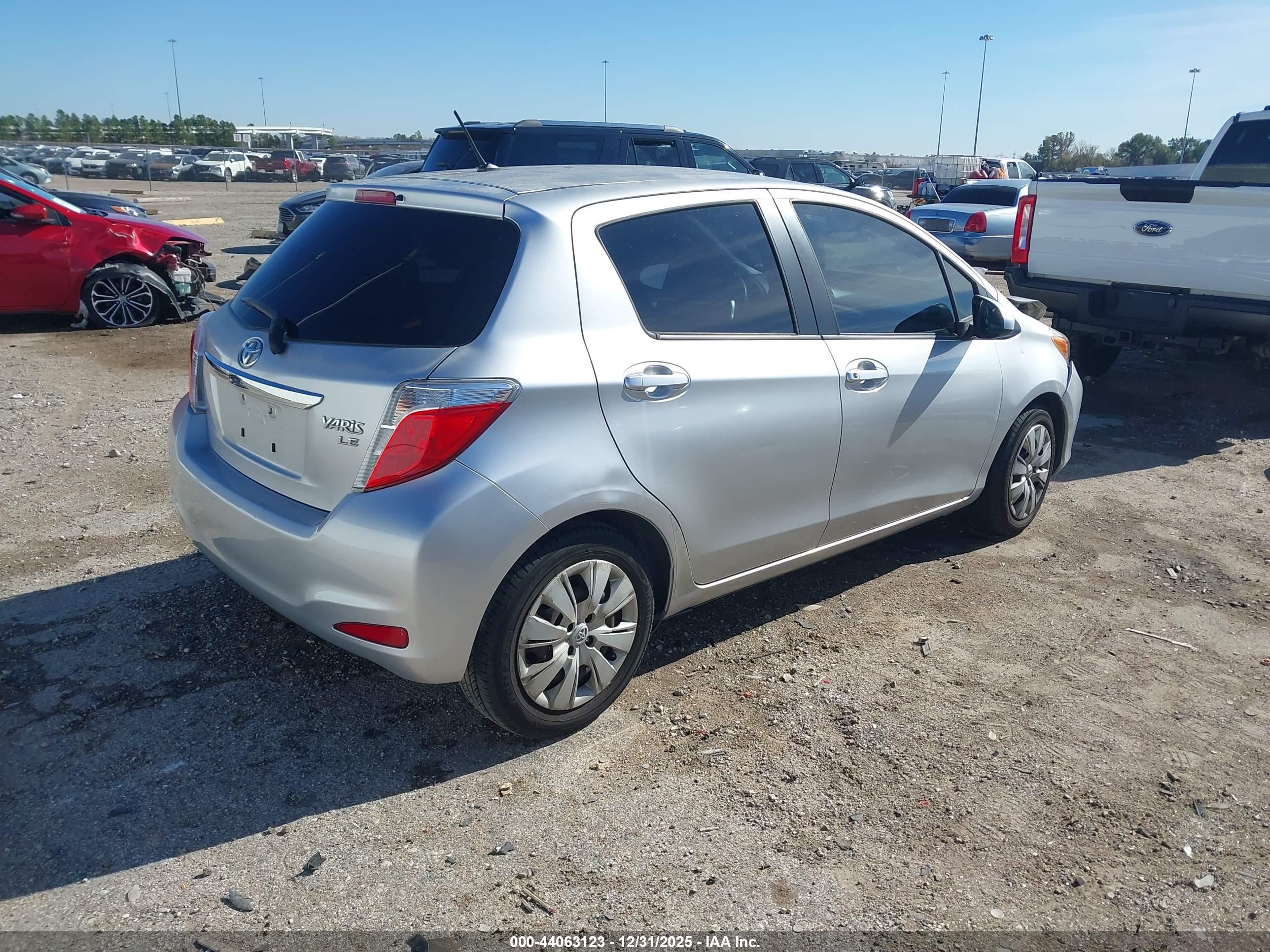 TOYOTA YARIS image 4