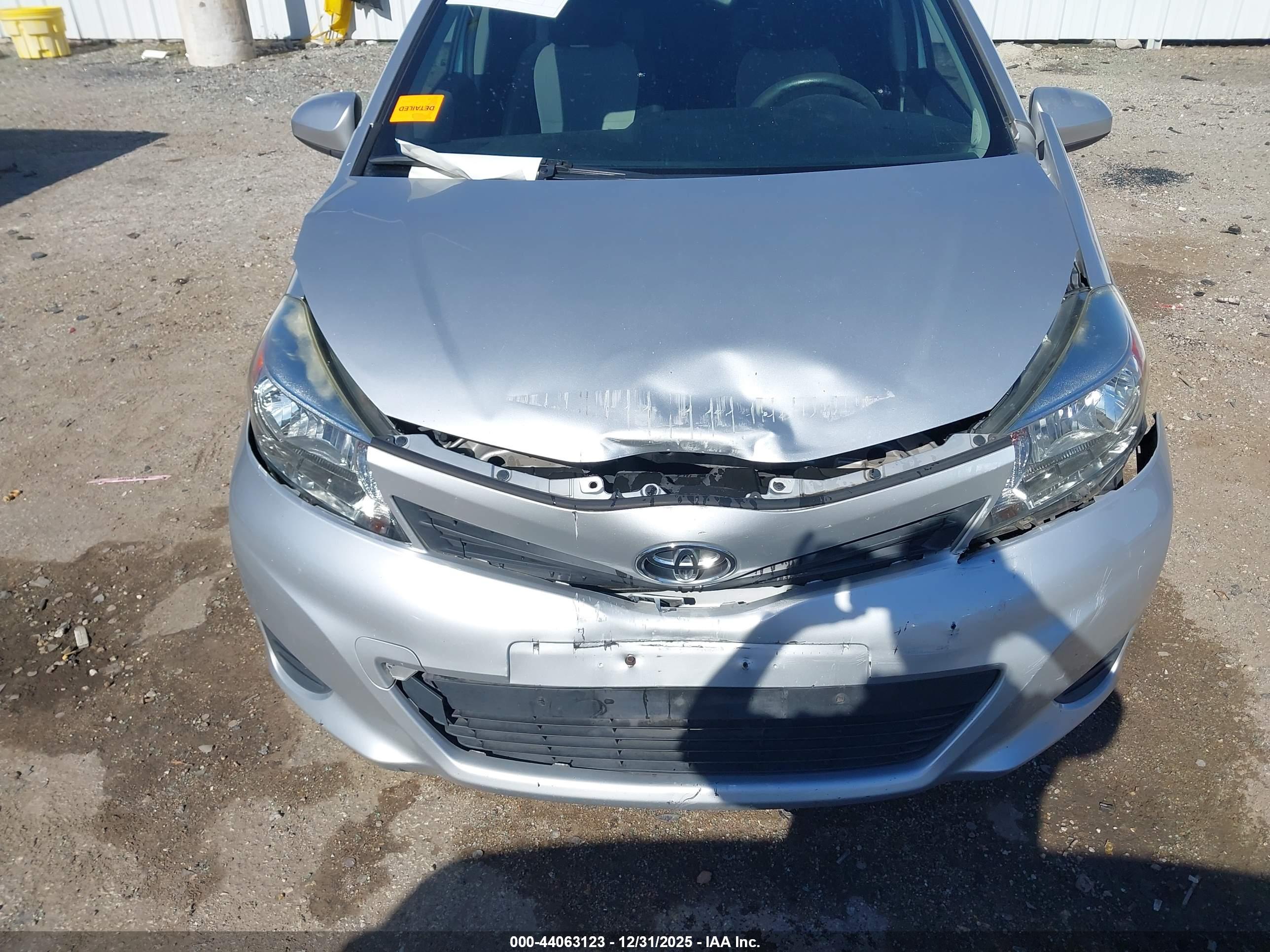 TOYOTA YARIS image 6