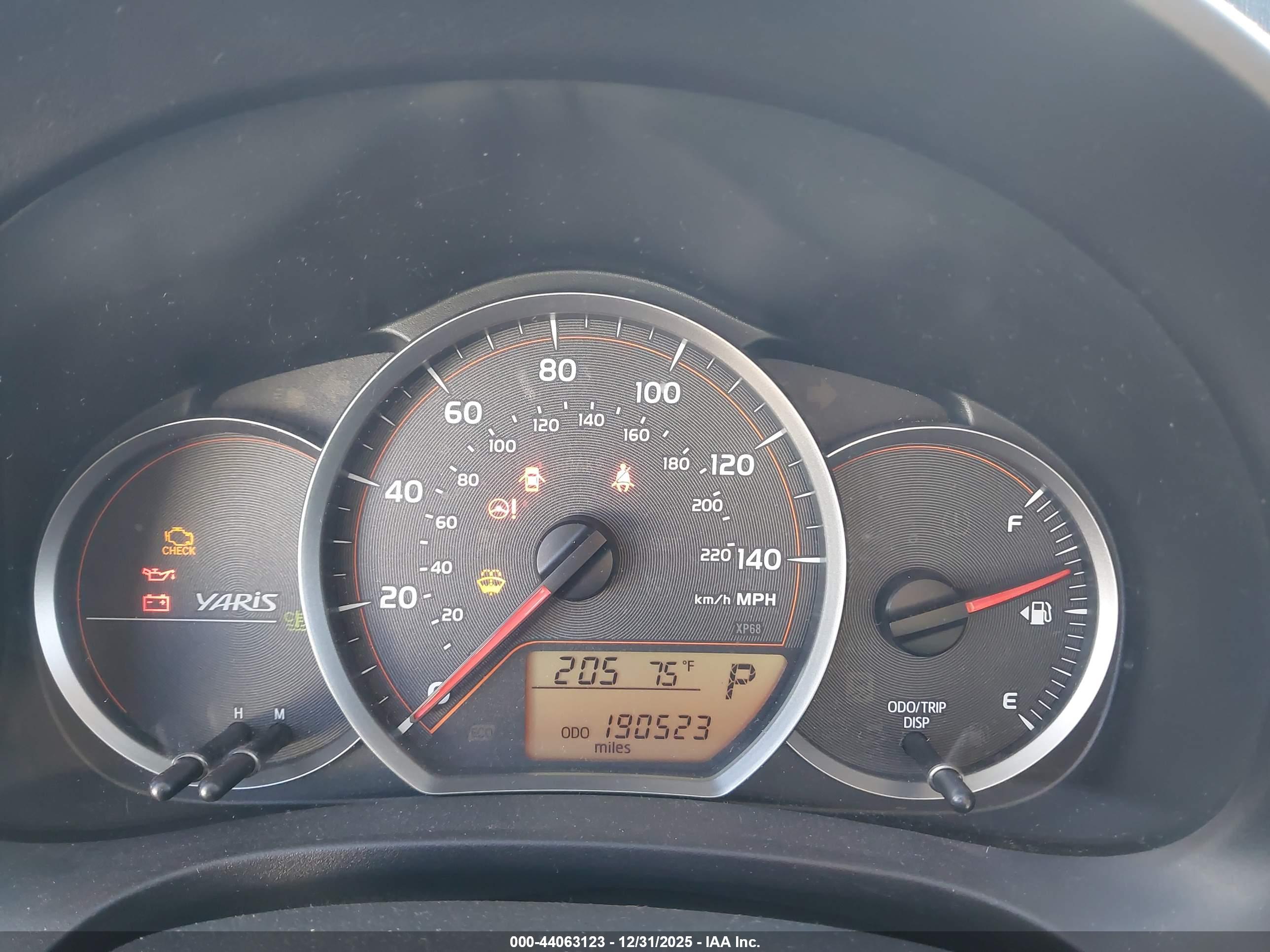 TOYOTA YARIS image 7