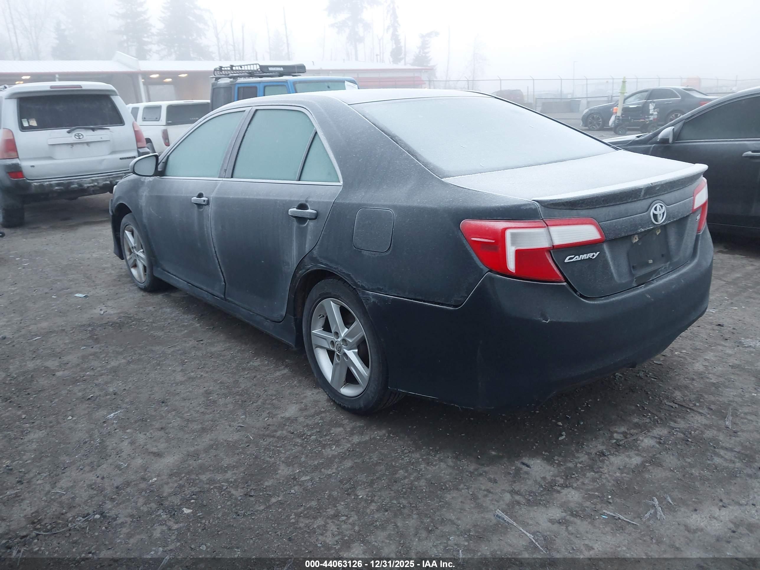 TOYOTA CAMRY image 3