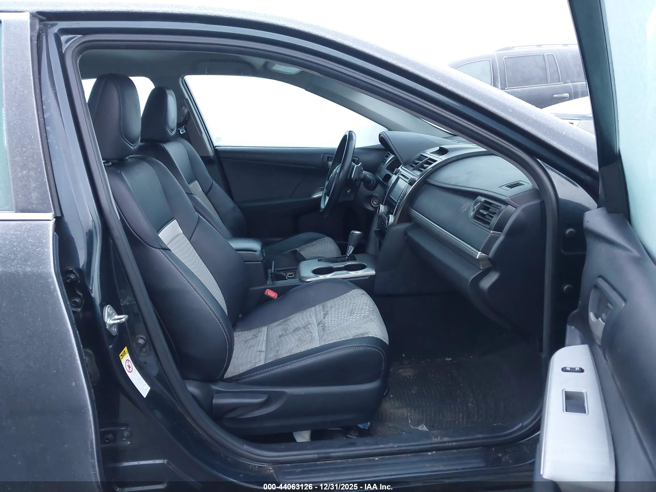 TOYOTA CAMRY image 5