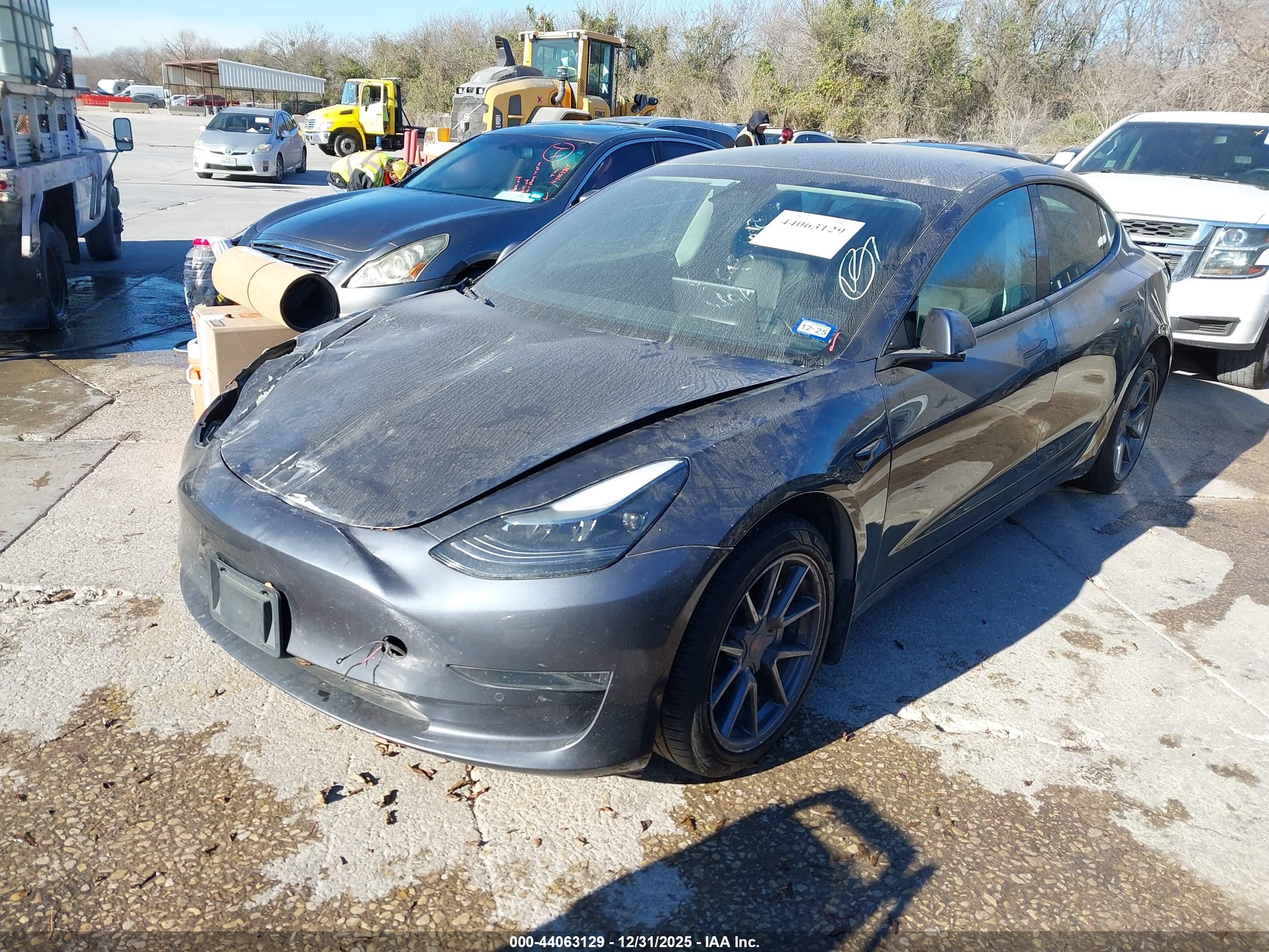 TESLA MODEL image 2