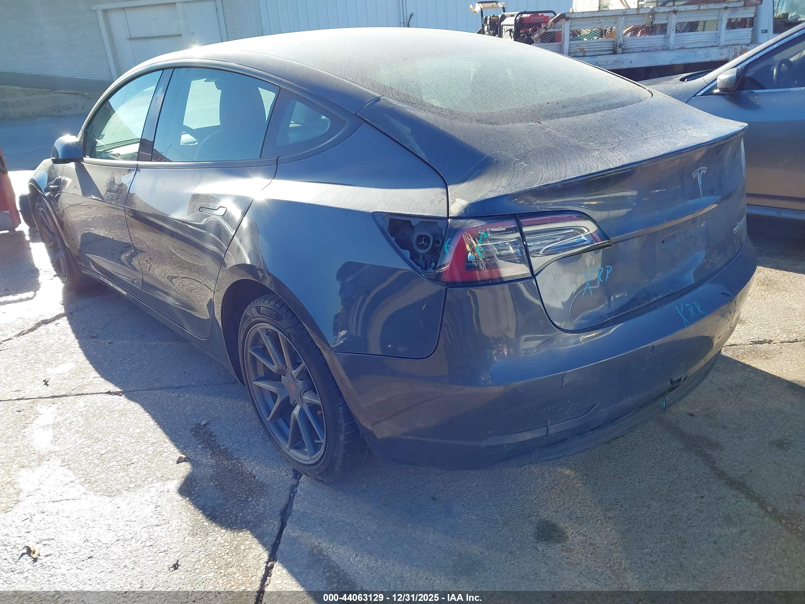 TESLA MODEL image 3