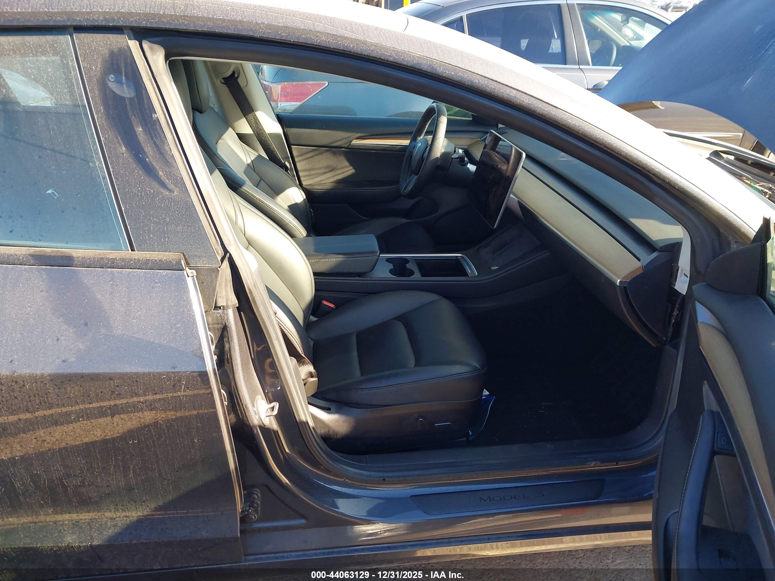 TESLA MODEL image 5