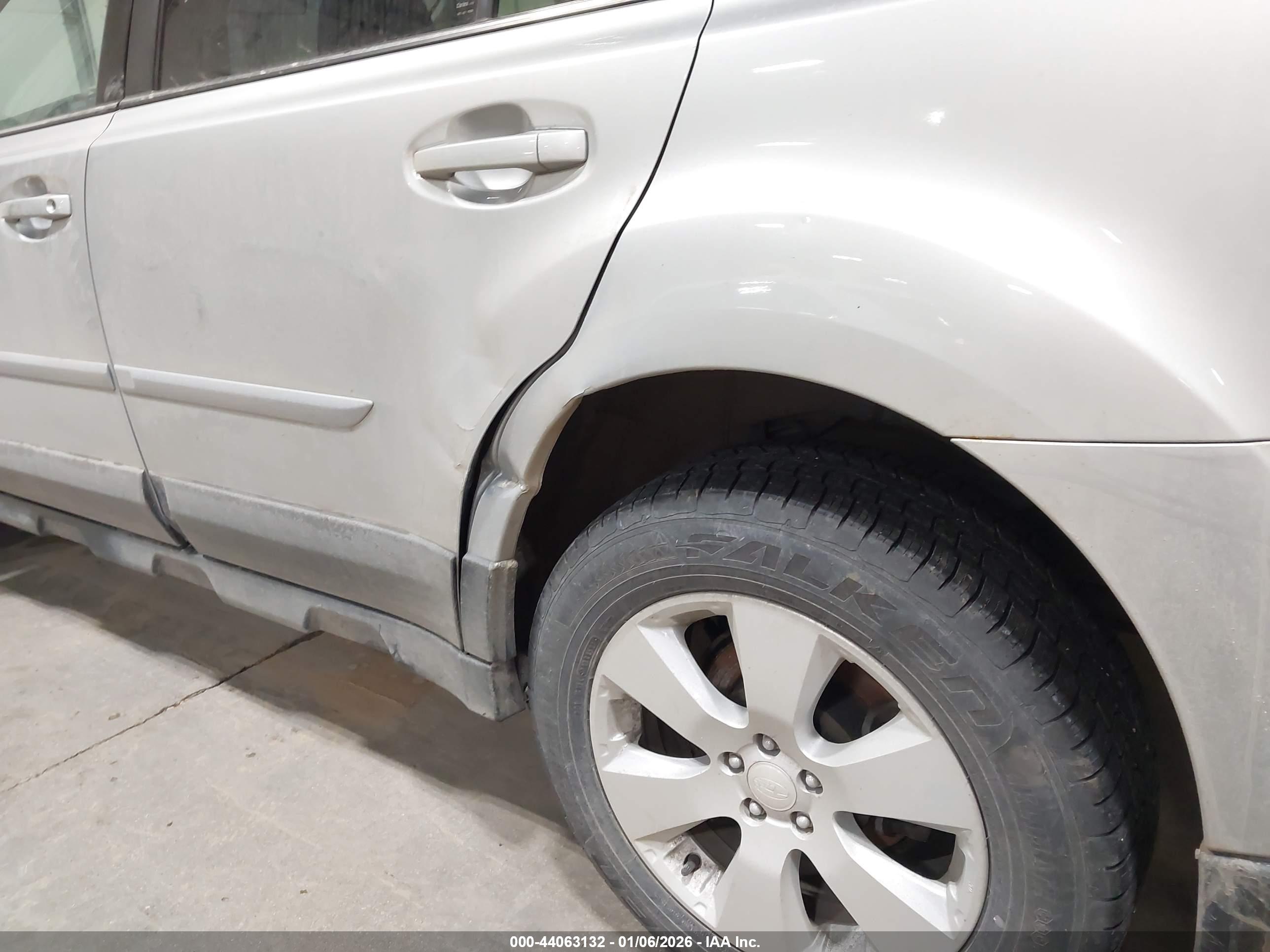 SUBARU OUTBACK image 6