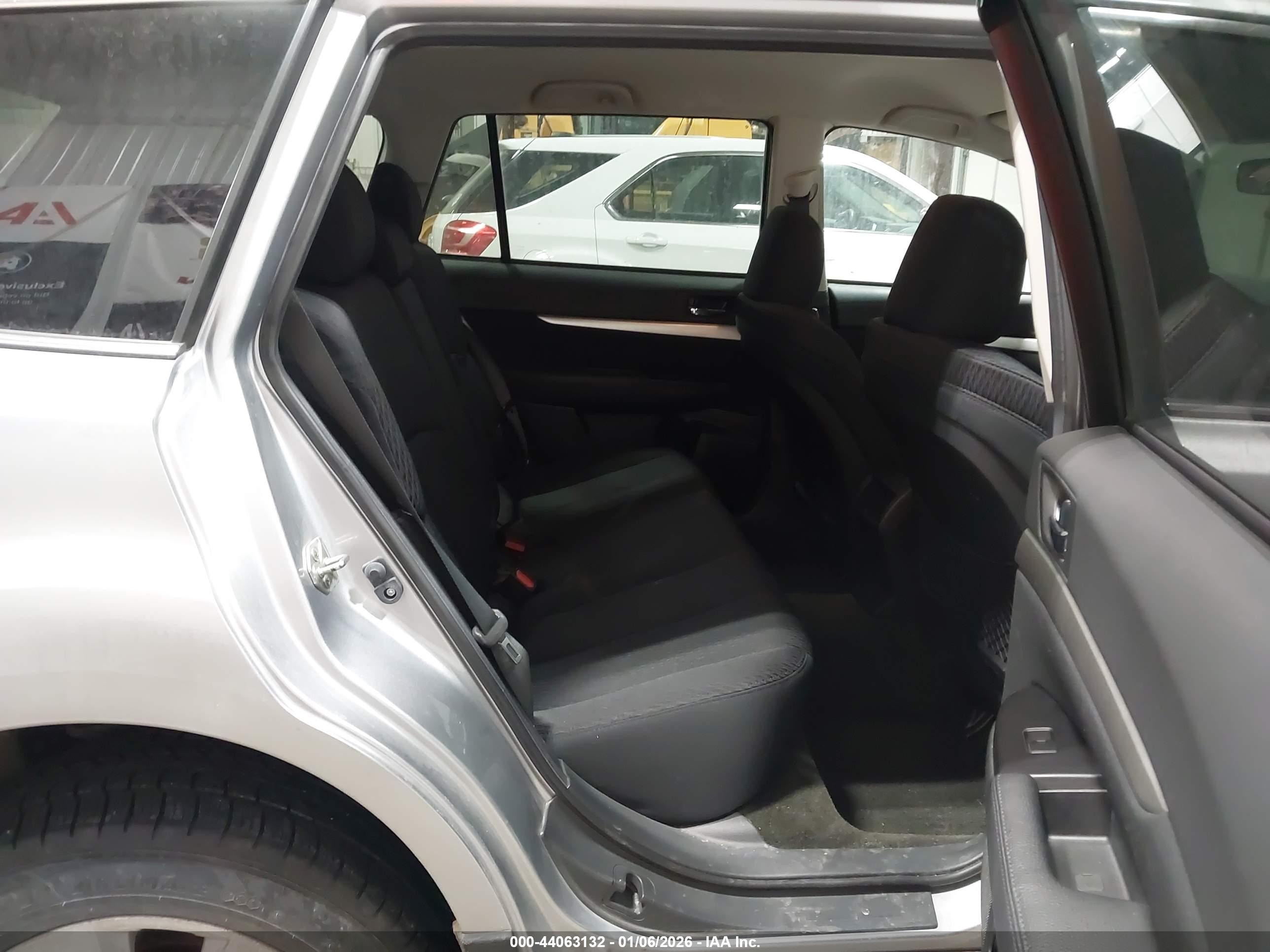 SUBARU OUTBACK image 8
