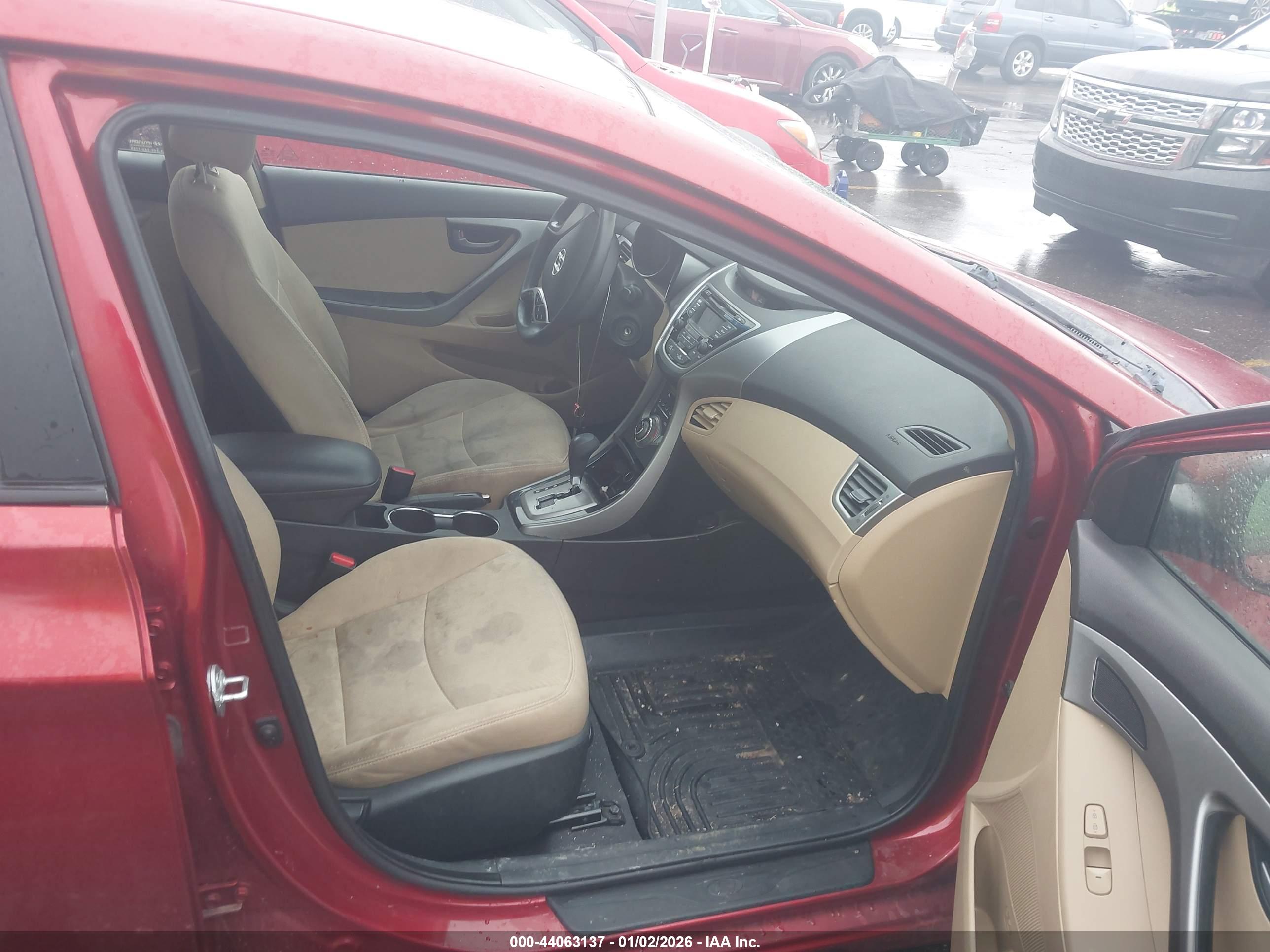 HYUNDAI ELANTRA image 5