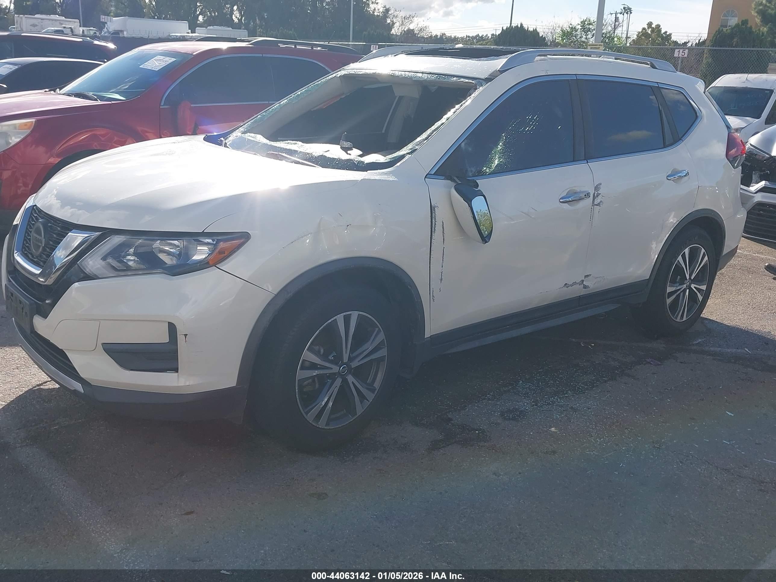 NISSAN ROGUE image 2