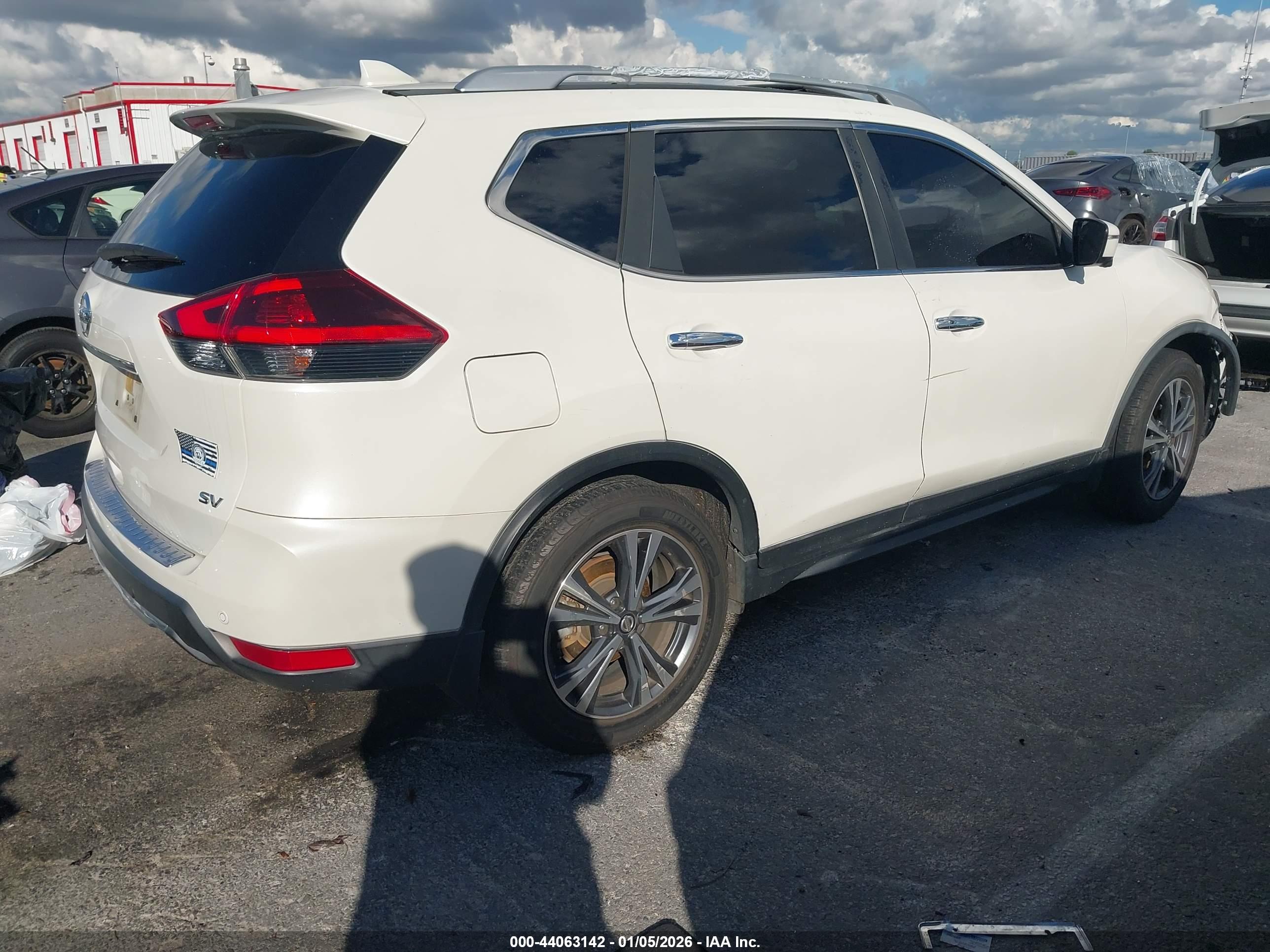 NISSAN ROGUE image 4