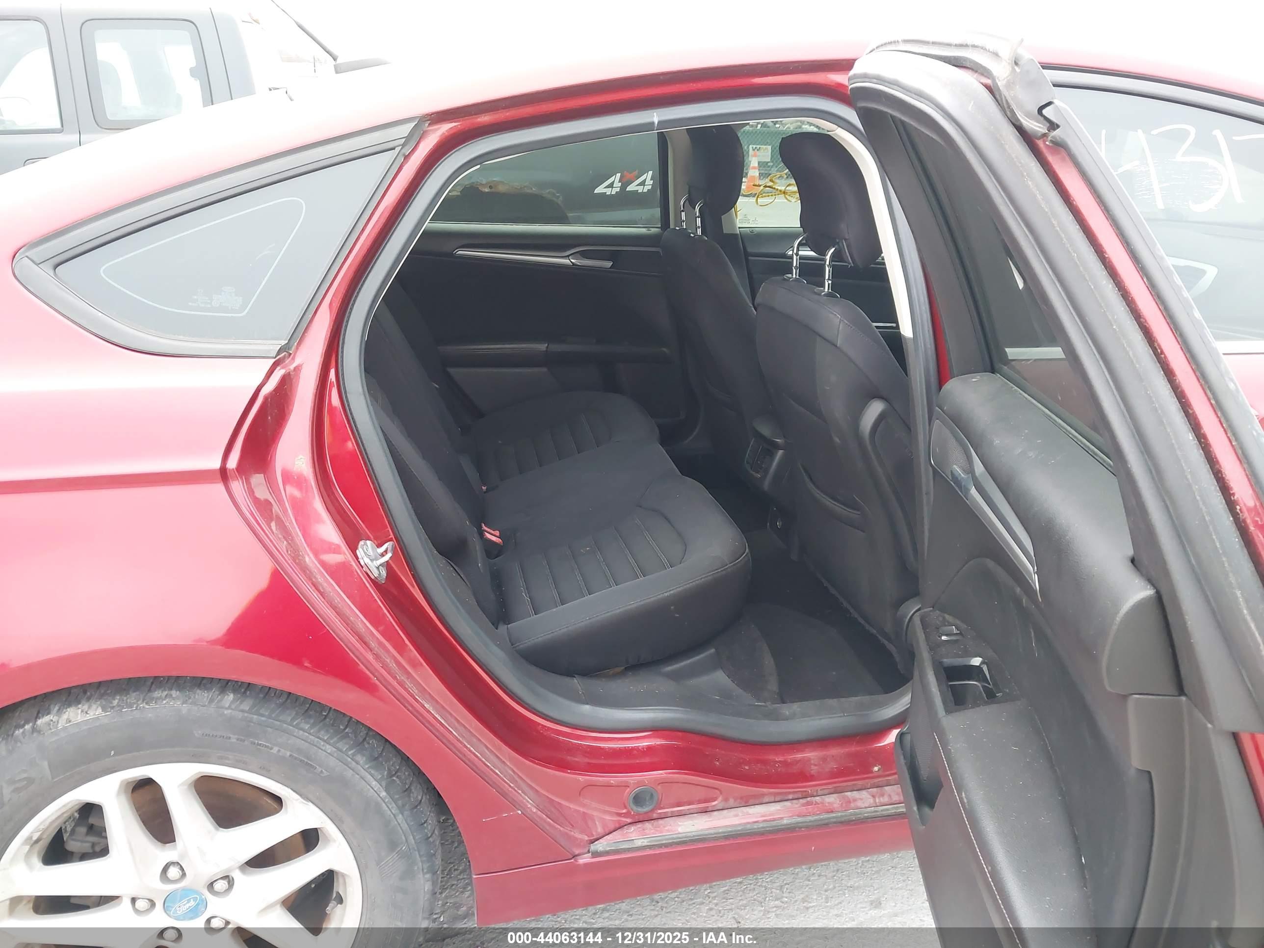 FORD FUSION image 8