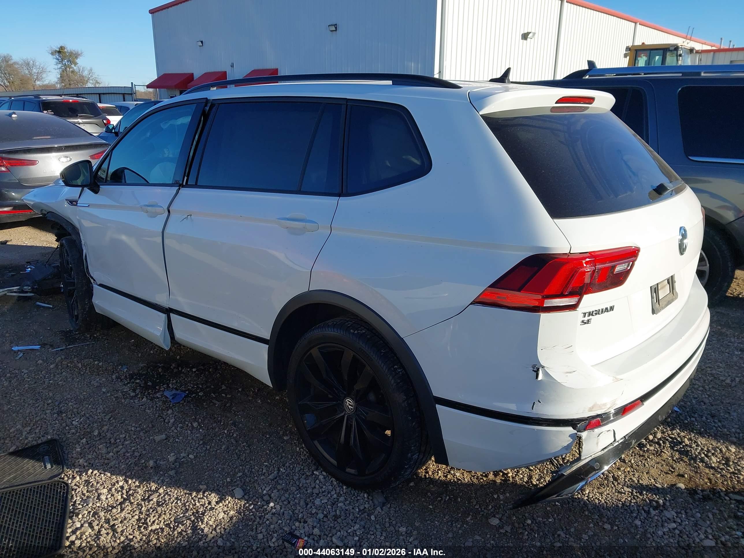 VOLKSWAGEN TIGUAN image 3