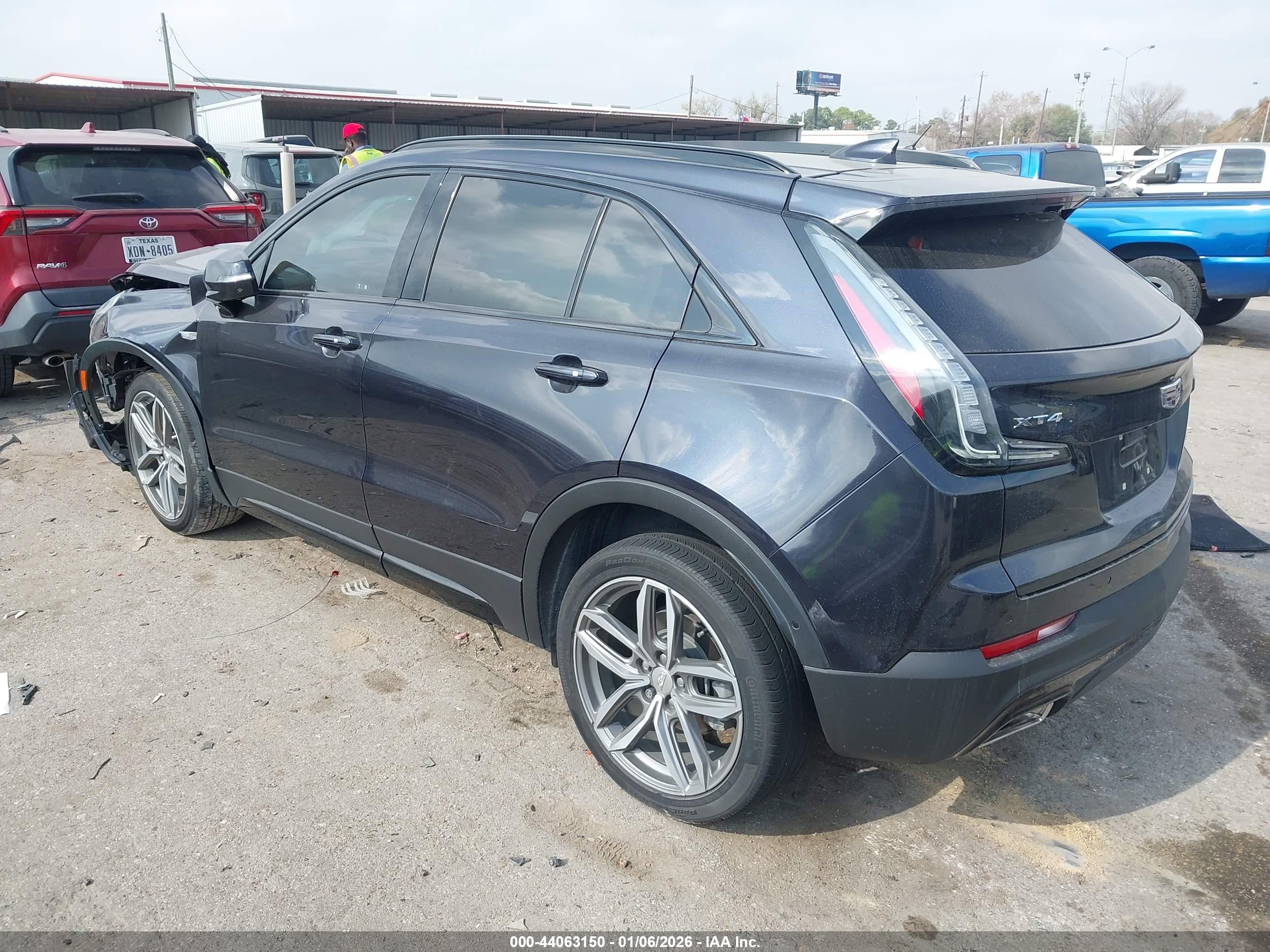 CADILLAC XT4 image 3