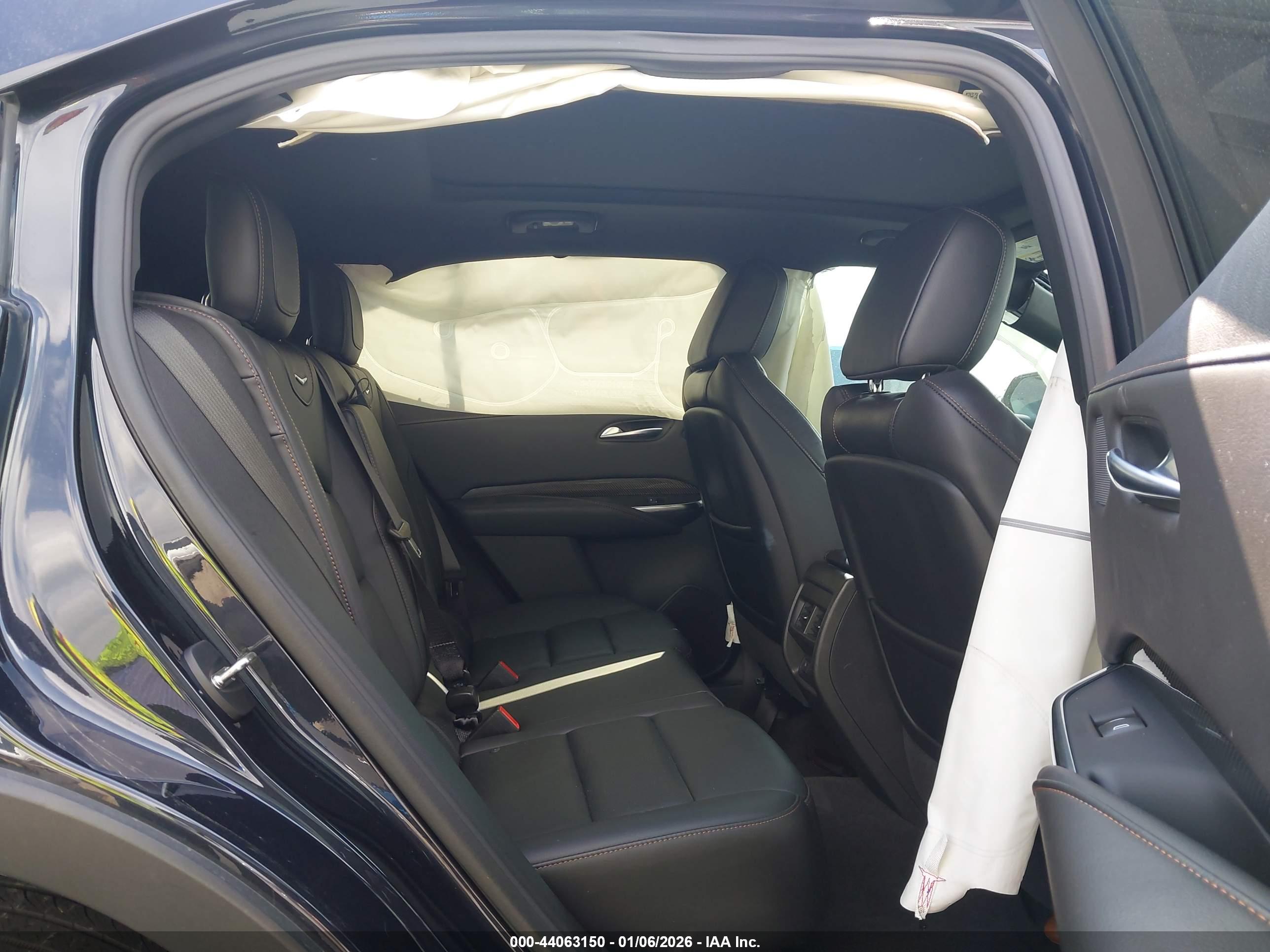 CADILLAC XT4 image 8