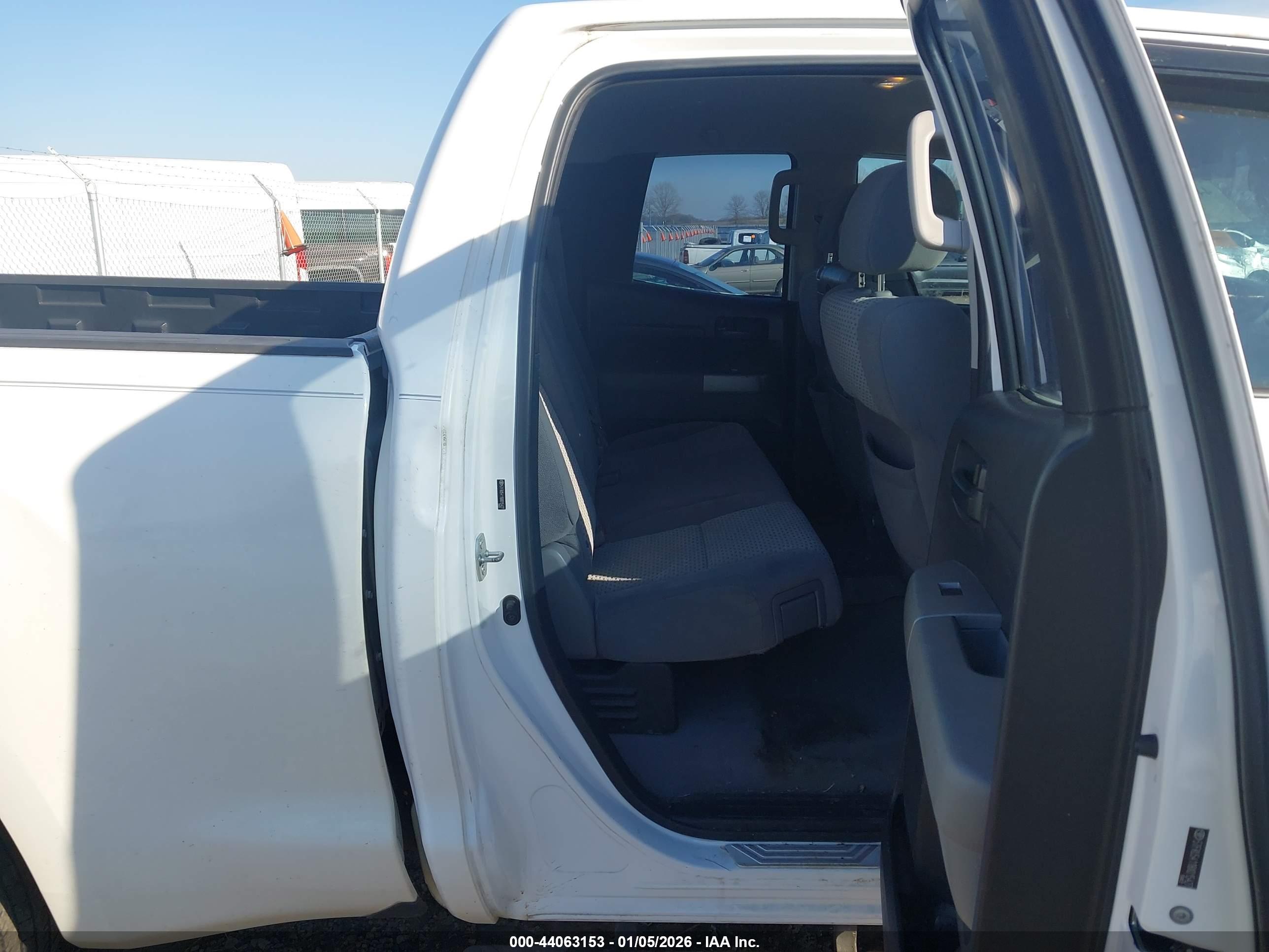 TOYOTA TUNDRA image 8