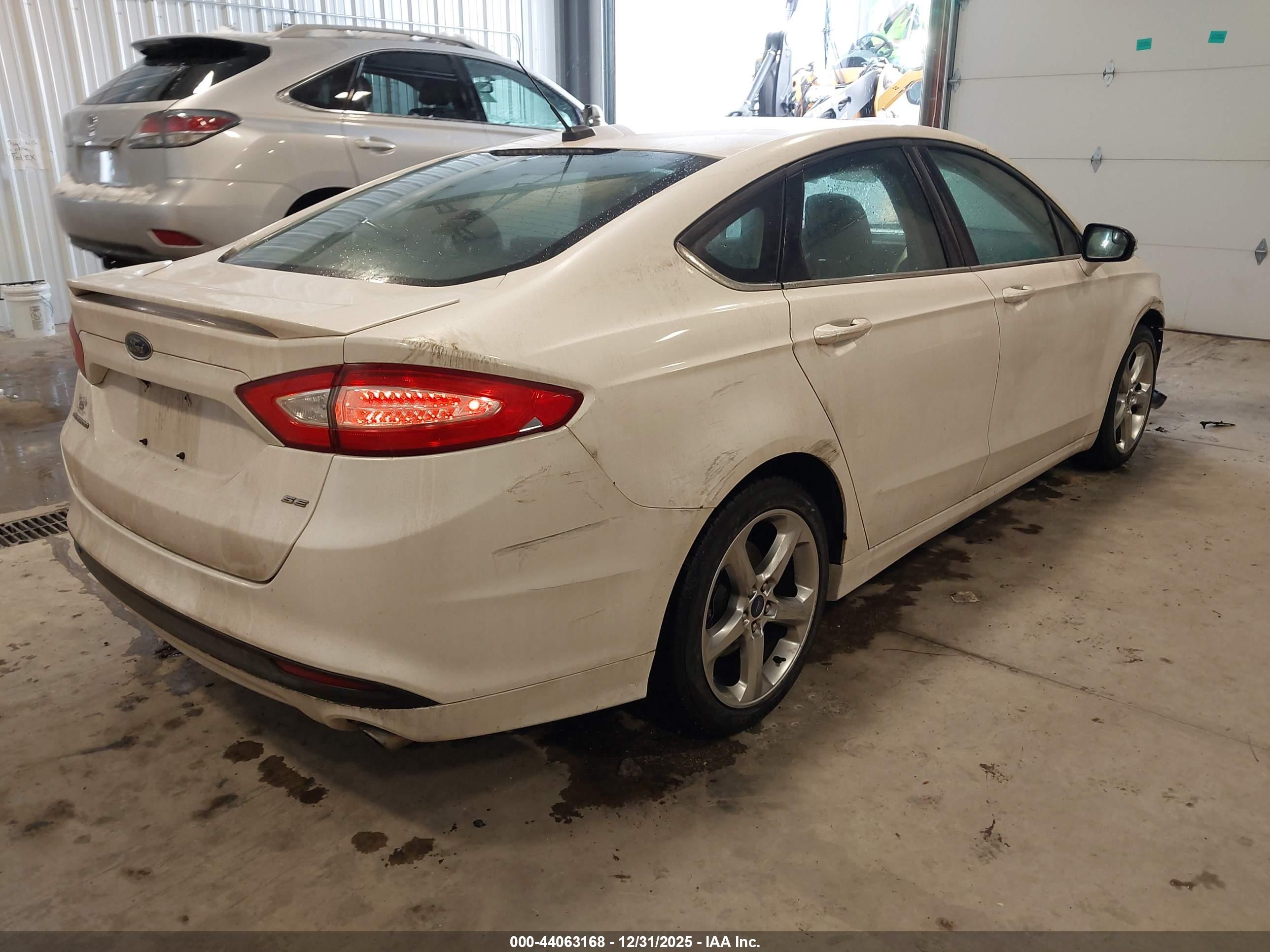 FORD FUSION image 4