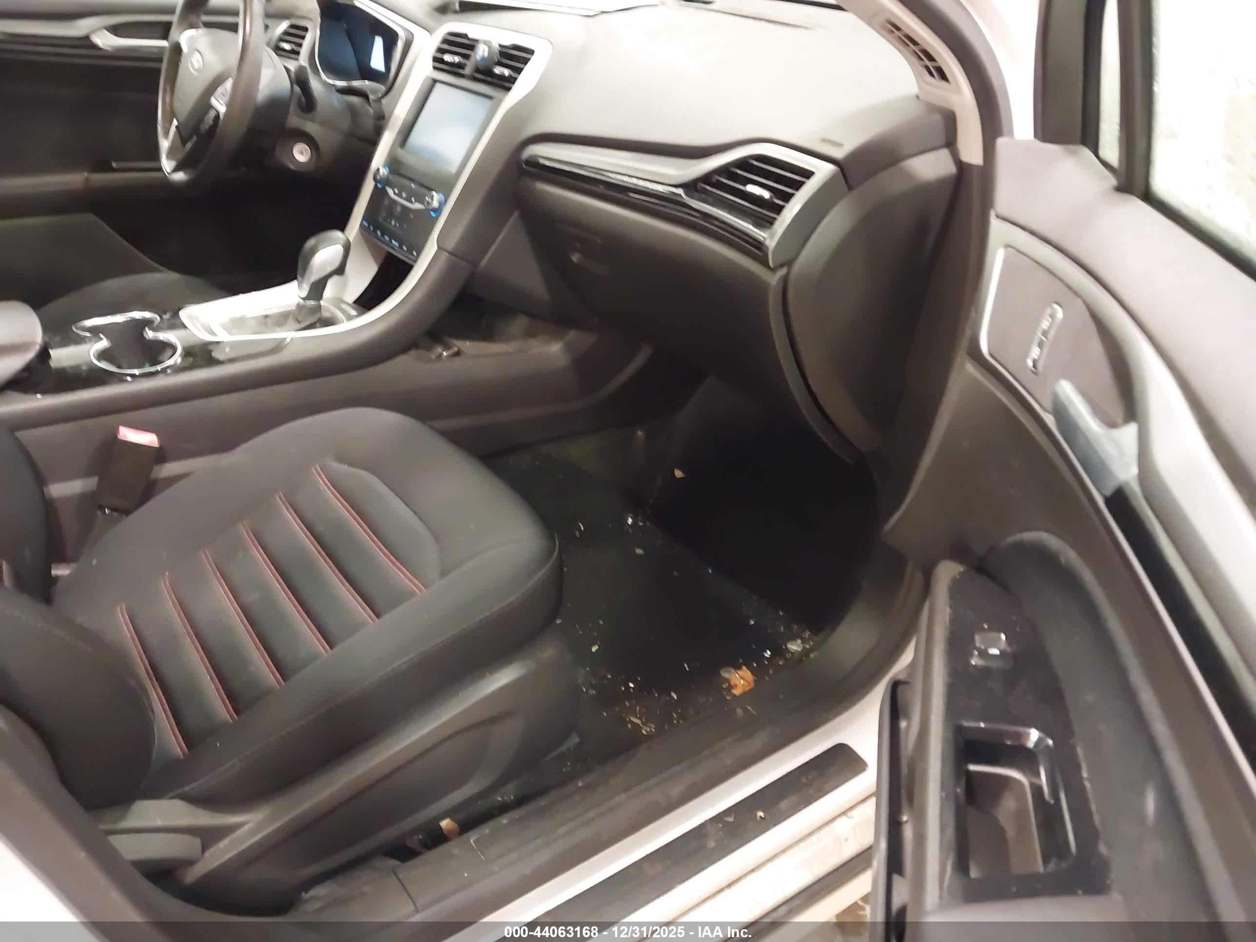 FORD FUSION image 5