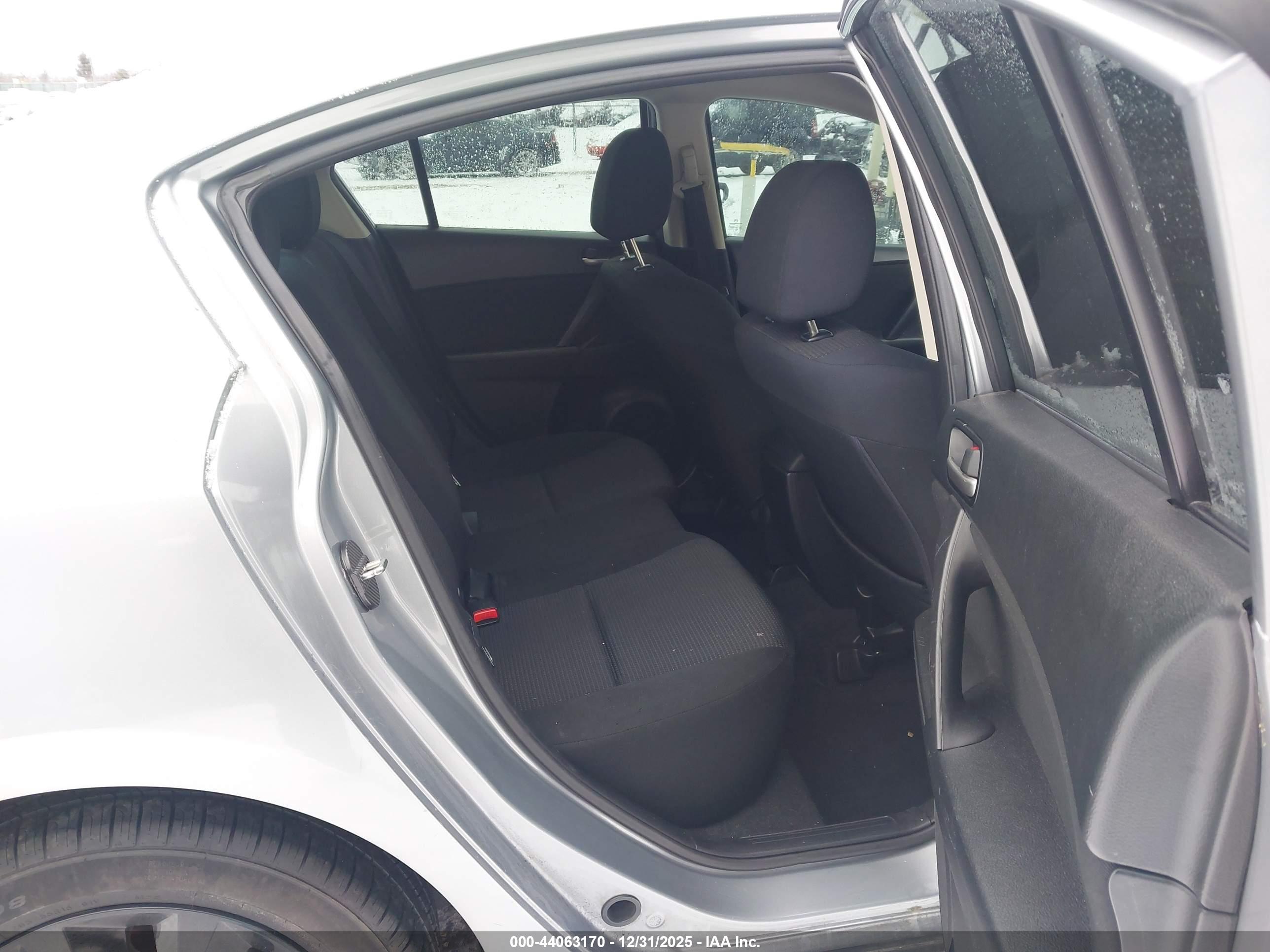 MAZDA MAZDA3 image 8