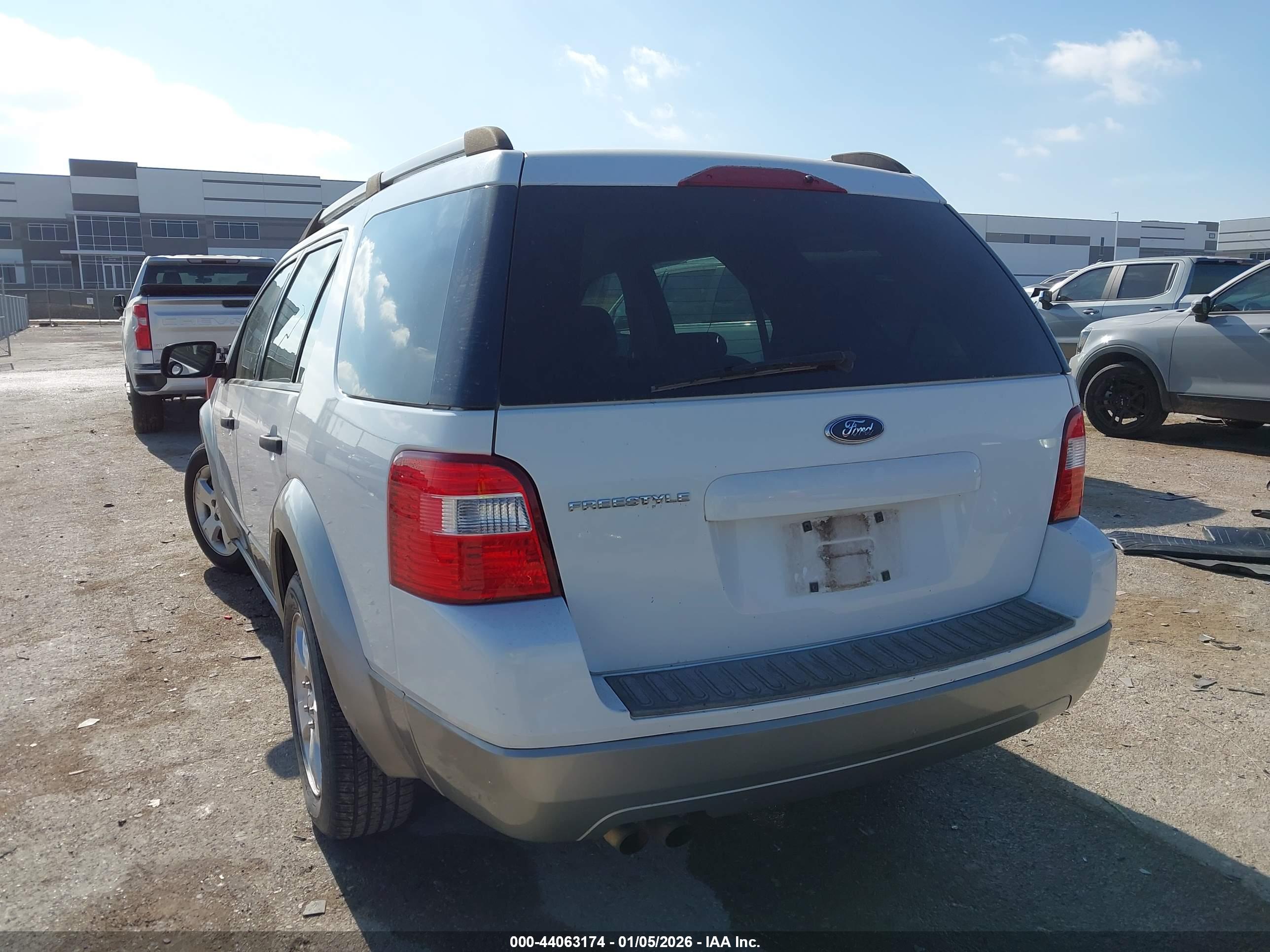 FORD FREESTYLE image 3