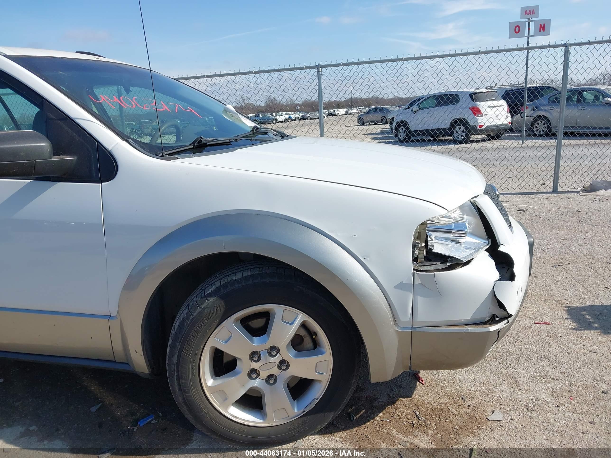 FORD FREESTYLE image 6