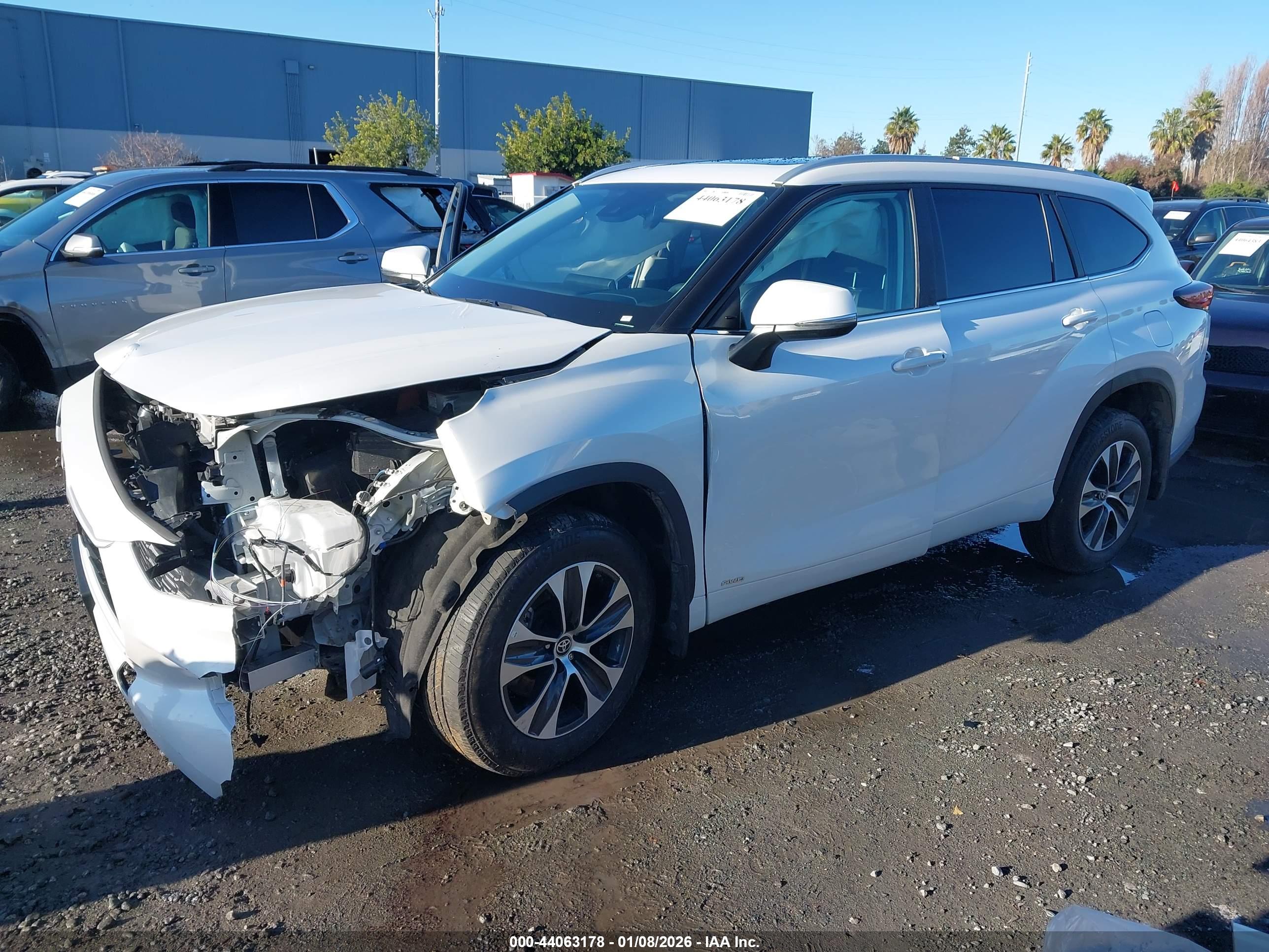 TOYOTA HIGHLANDER image 2