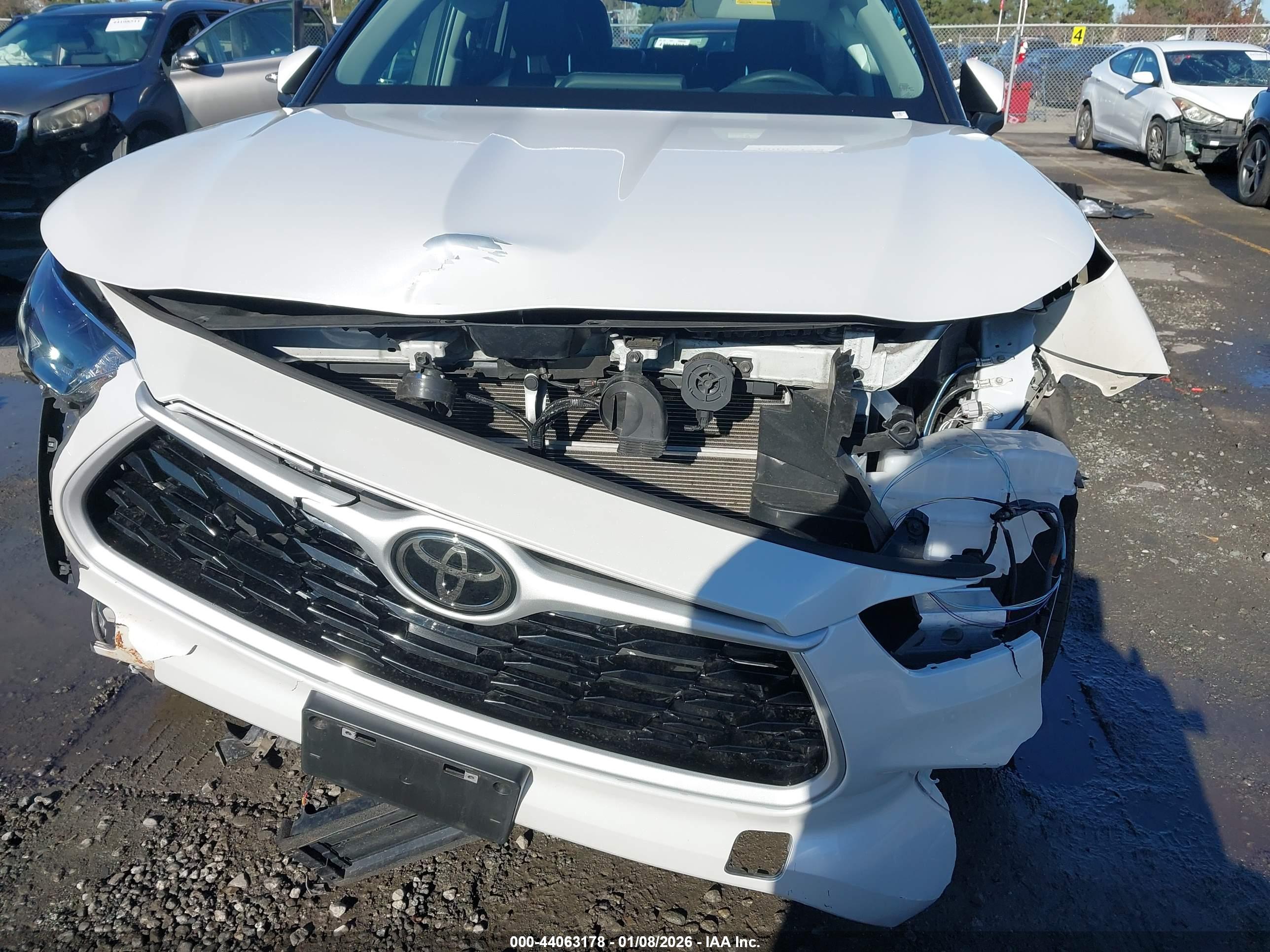 TOYOTA HIGHLANDER image 6