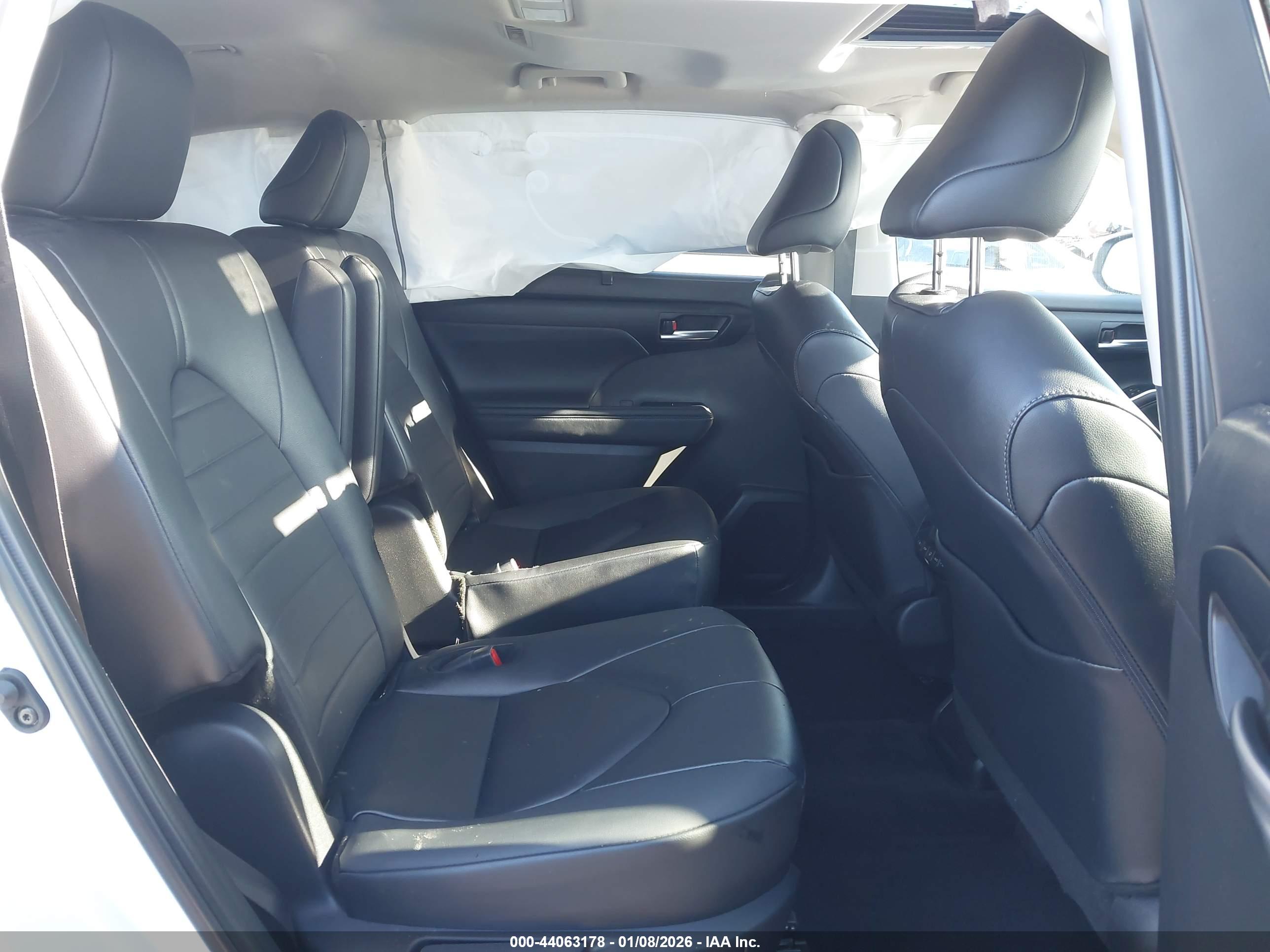 TOYOTA HIGHLANDER image 8