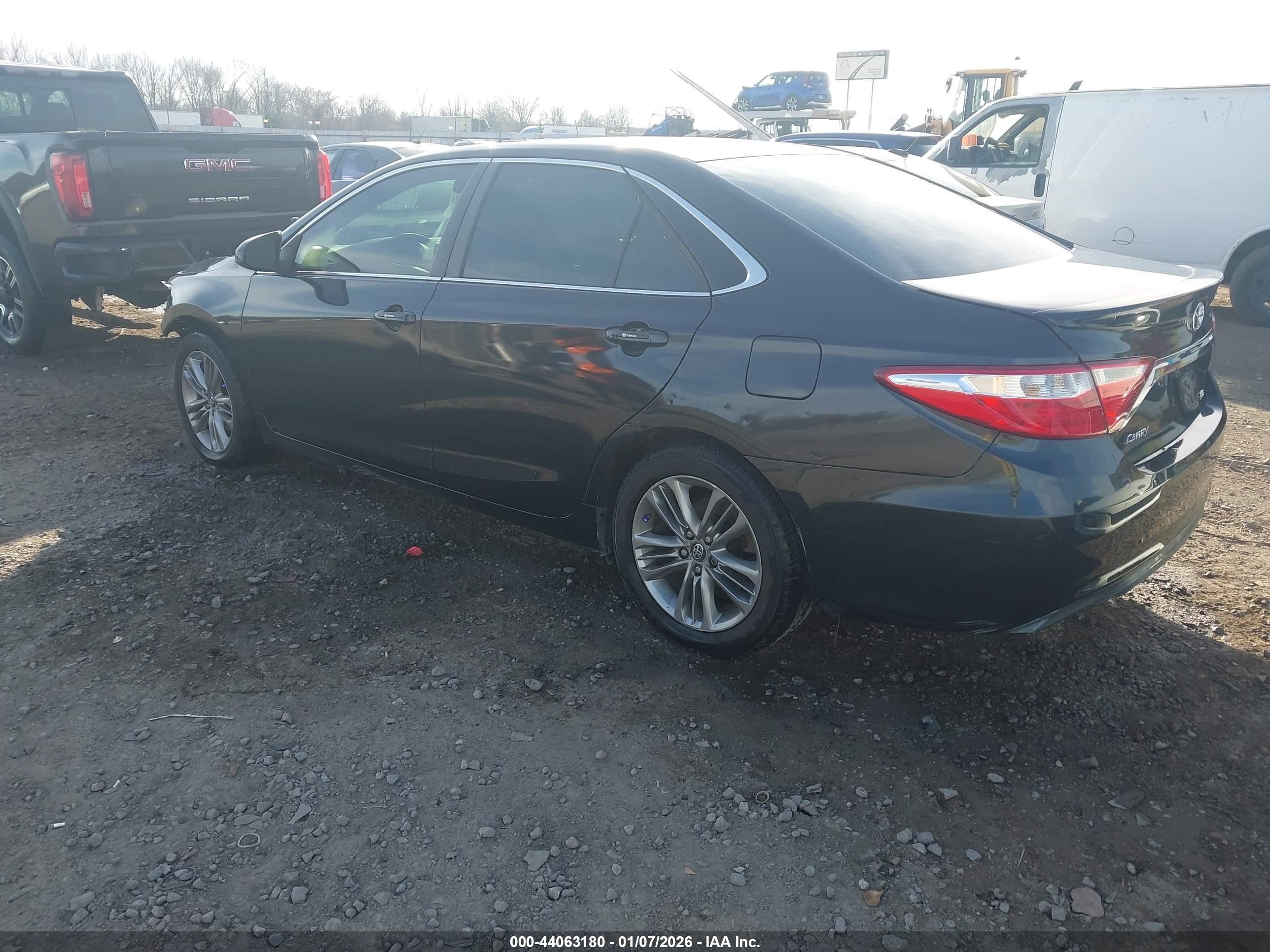 TOYOTA CAMRY image 3