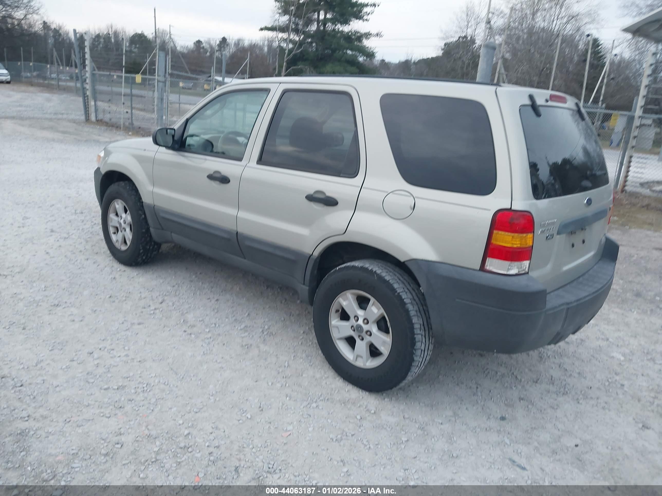 FORD ESCAPE image 3