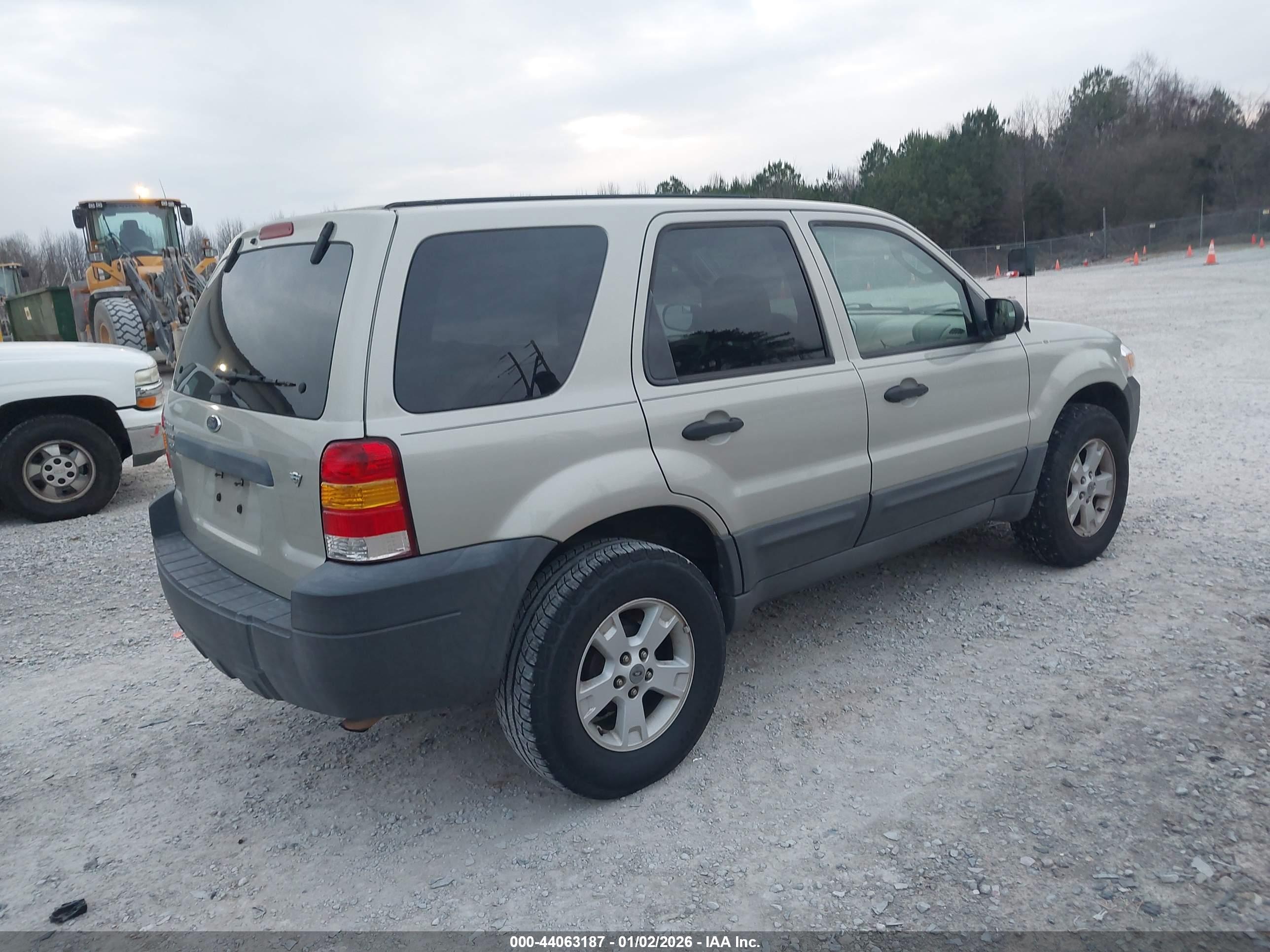 FORD ESCAPE image 4