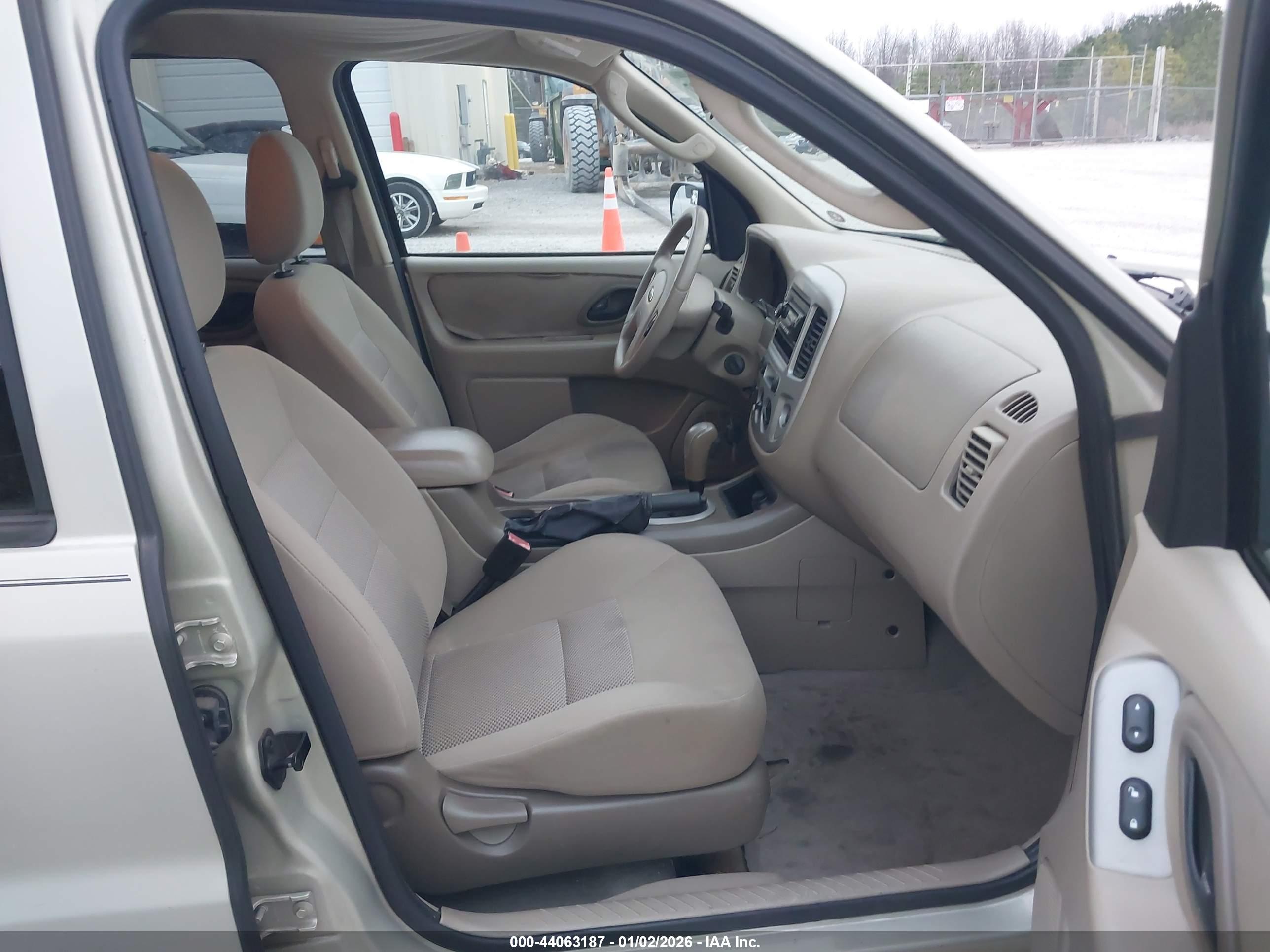 FORD ESCAPE image 5