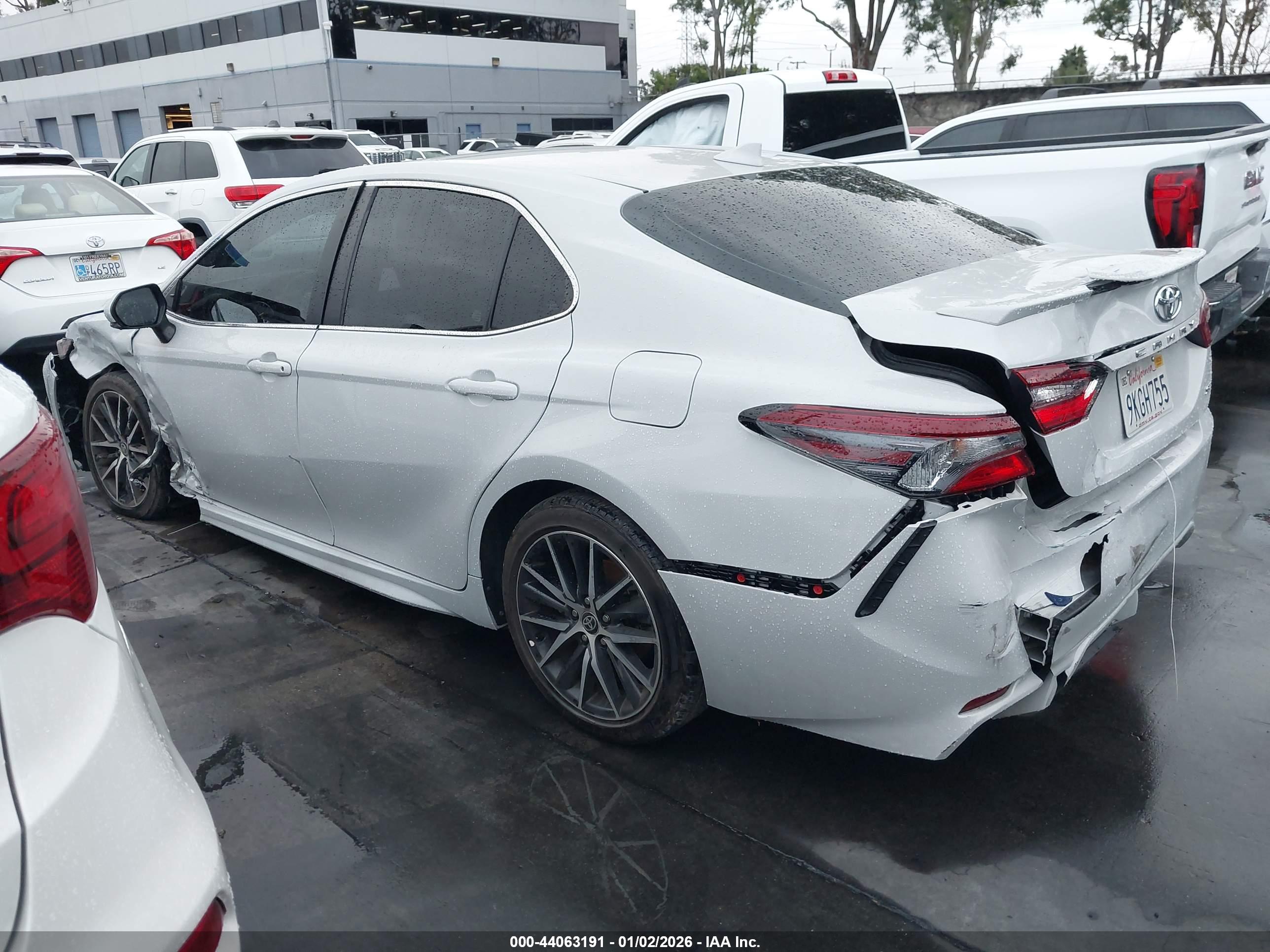 TOYOTA CAMRY image 3