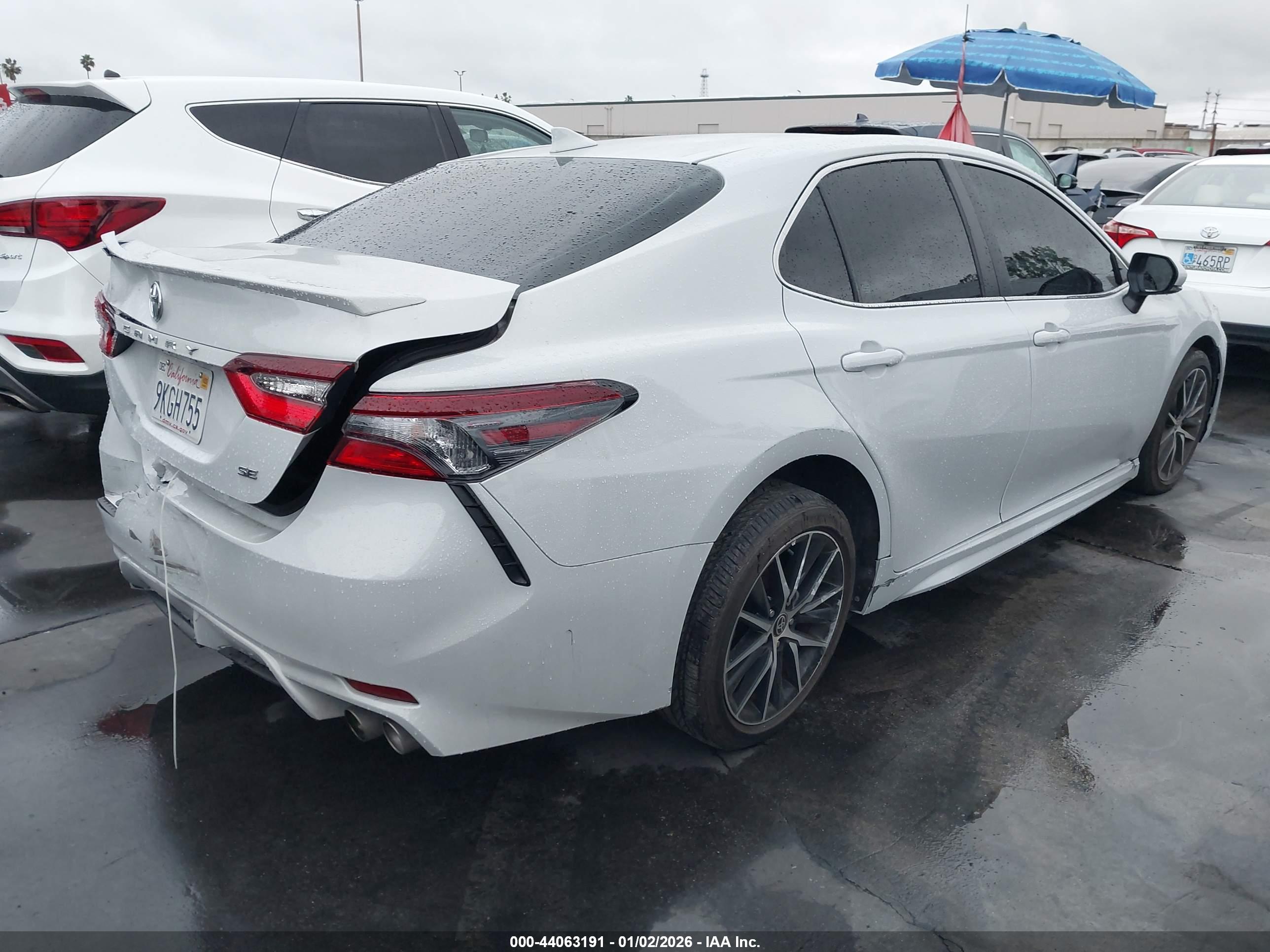TOYOTA CAMRY image 4