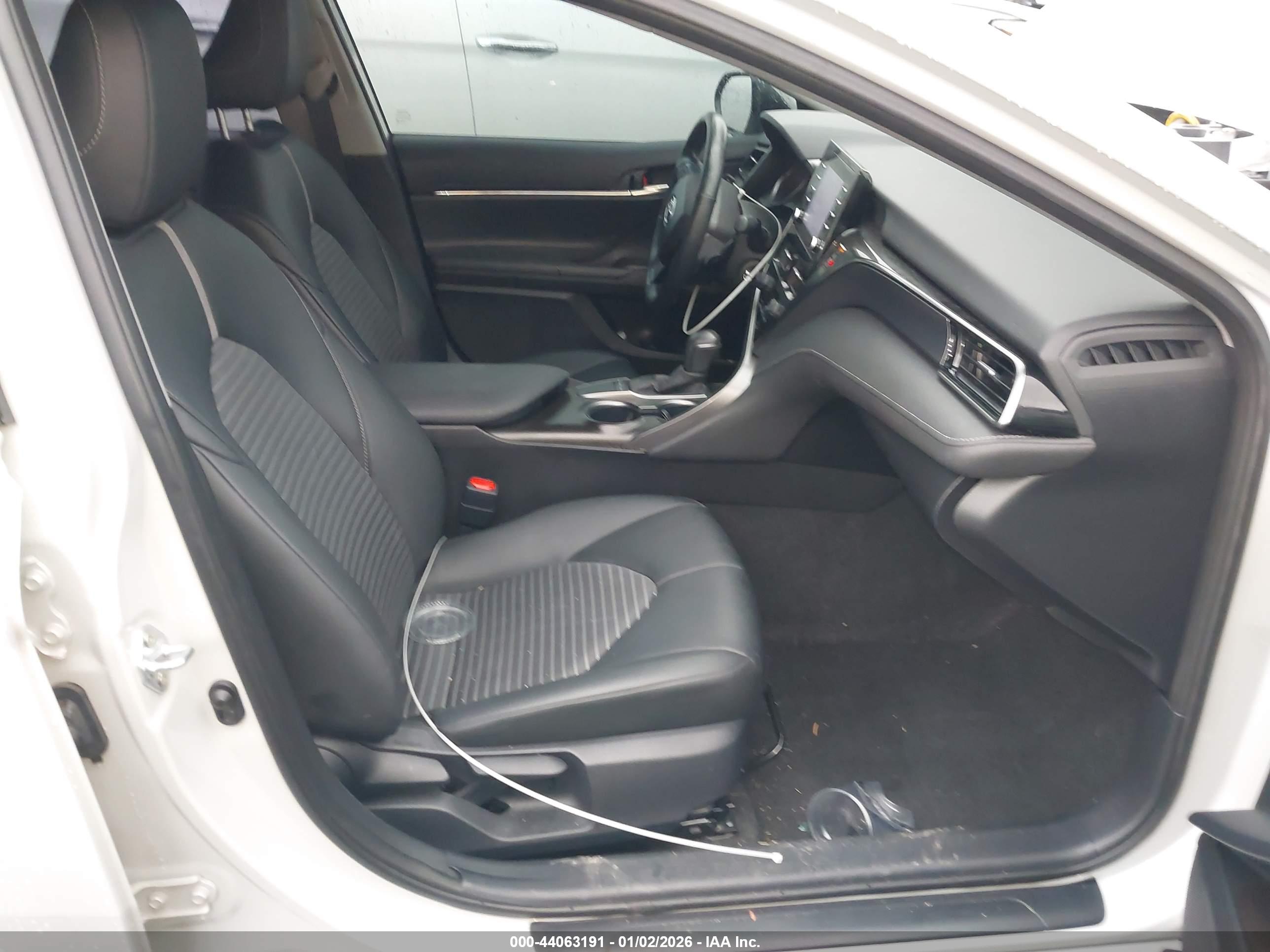 TOYOTA CAMRY image 5