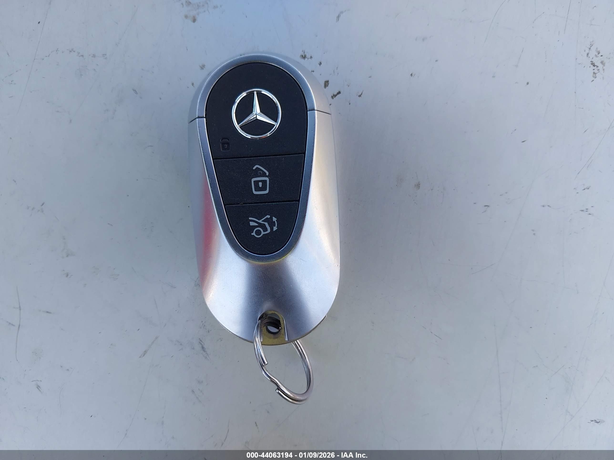 MERCEDES-BENZ GLC image 11